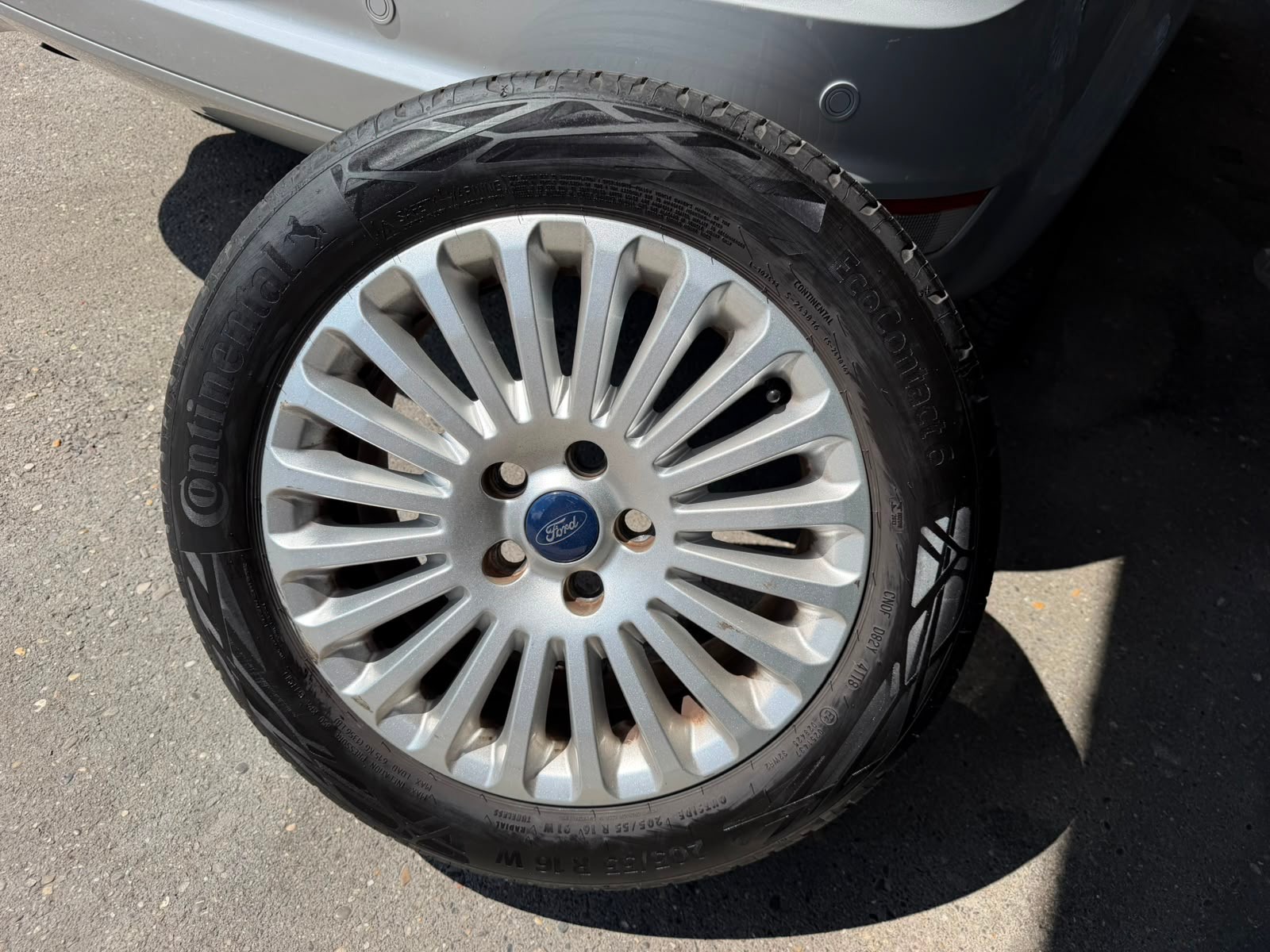 FORD Focus 2.0i Titanium-image-14