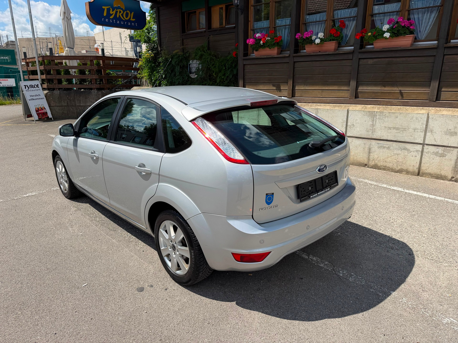 FORD Focus 2.0i Titanium-showroom-element-3
