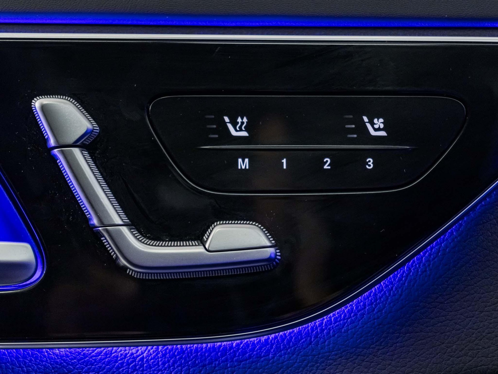 MERCEDES-BENZ C 200 4MATIC-image-12