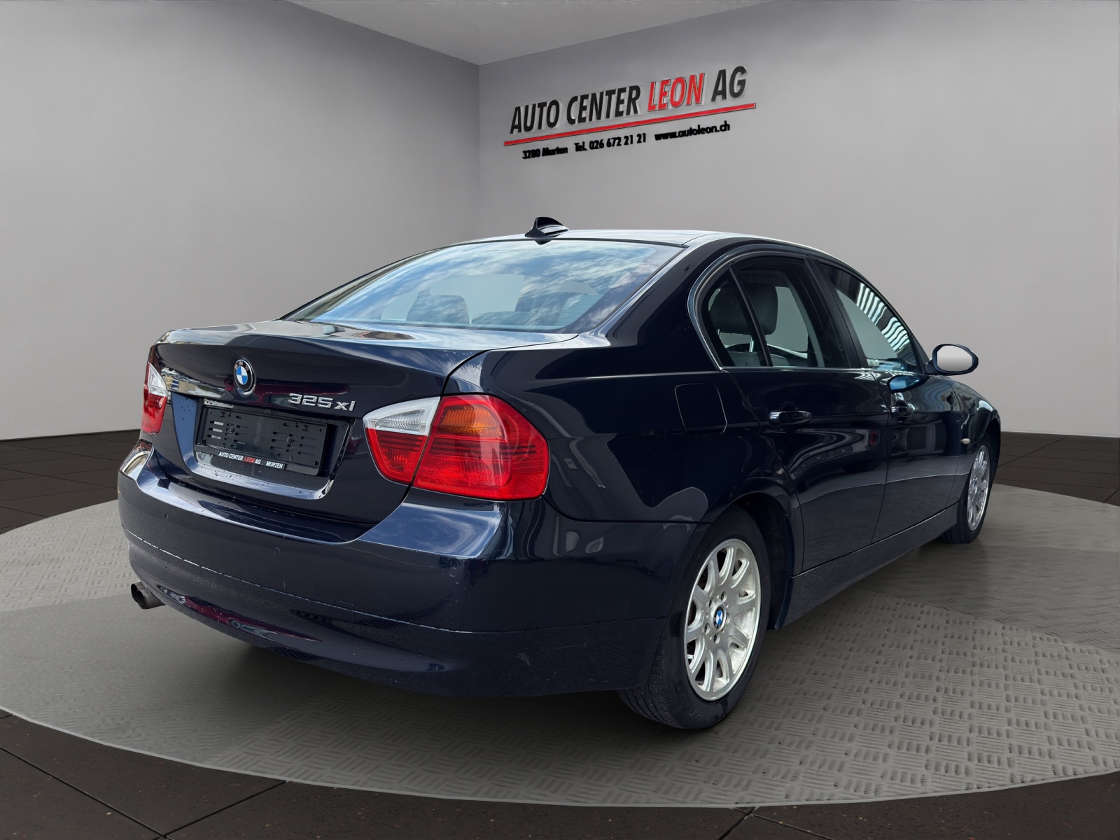 BMW 325xi-image-5