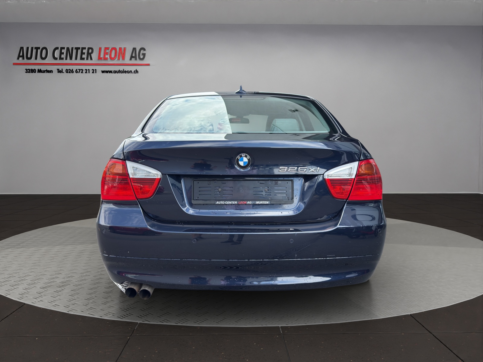 BMW 325xi-image-4
