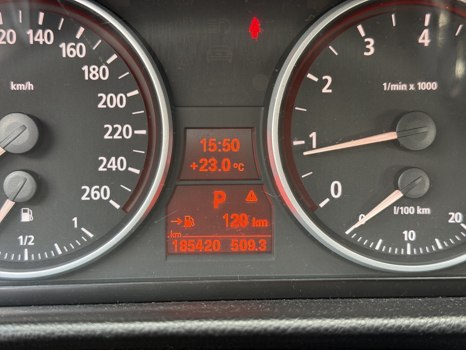 BMW 325xi-image-10