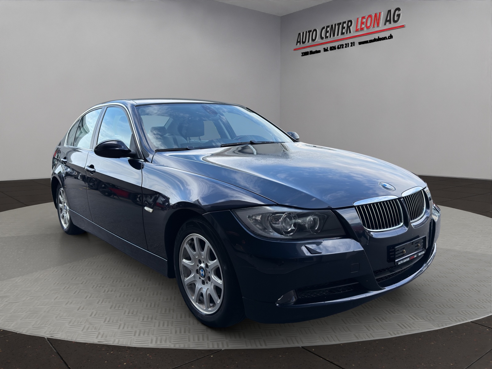 BMW 325xi-image-7