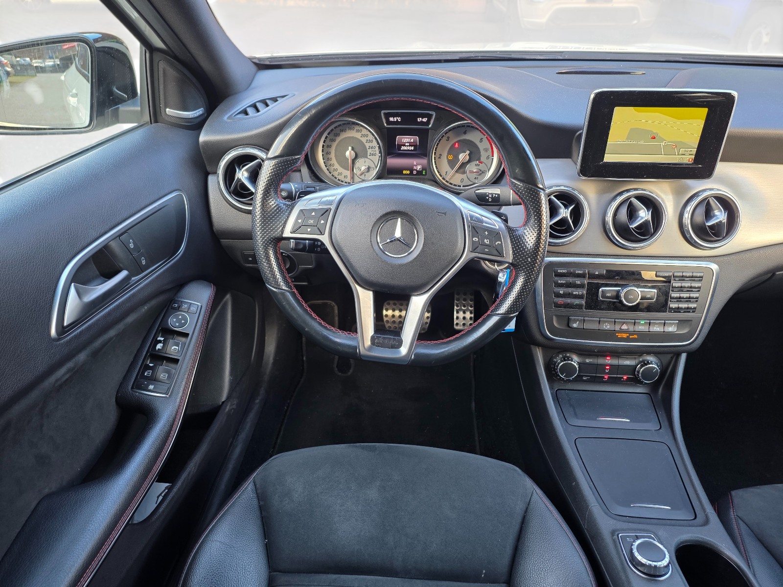 MERCEDES-BENZ GLA 220 CDI AMG Line 7G-DCT-image-11
