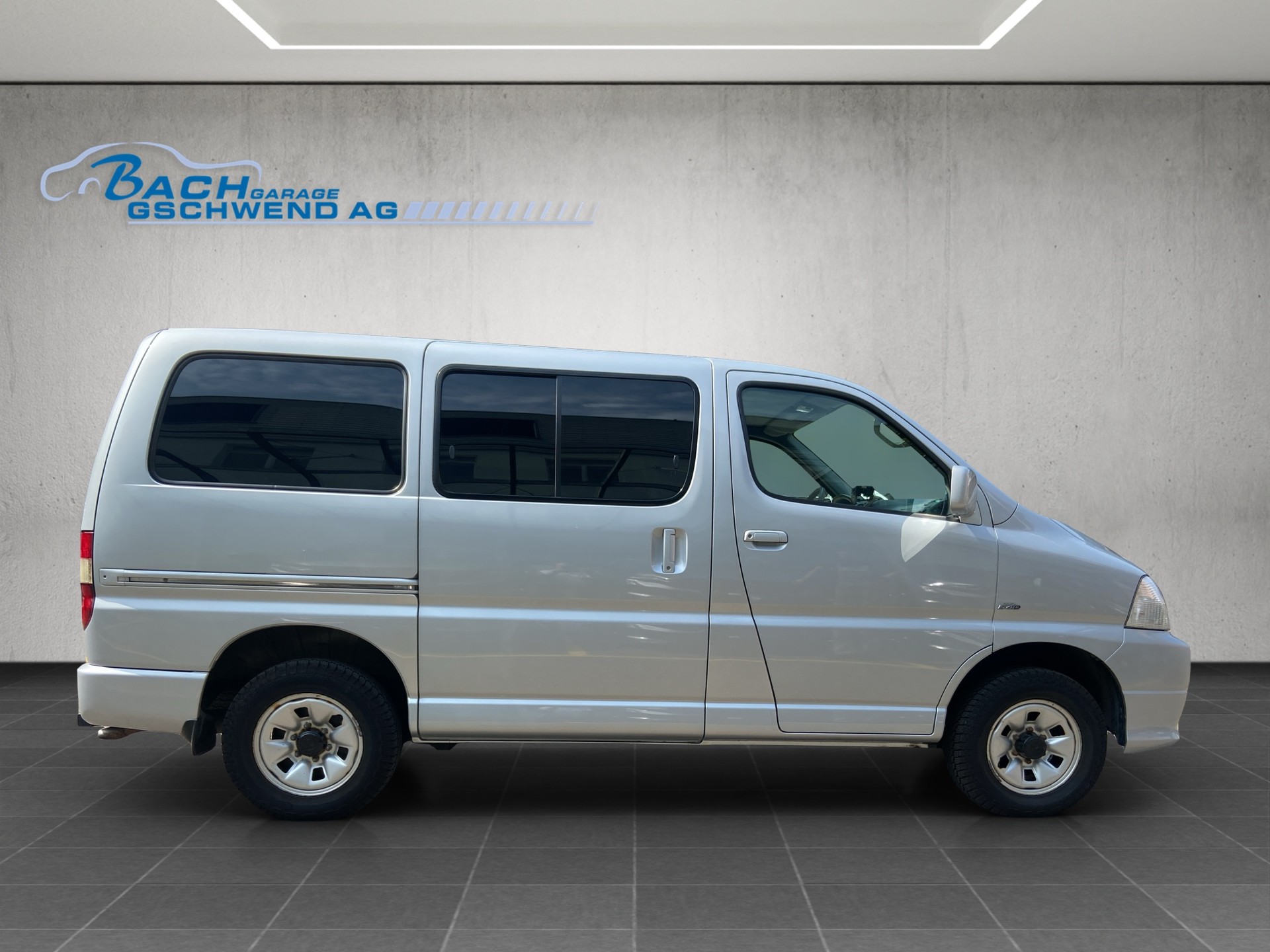 TOYOTA Hiace D-4D Wagon GL 4WD Supersalon-showroom-element-2
