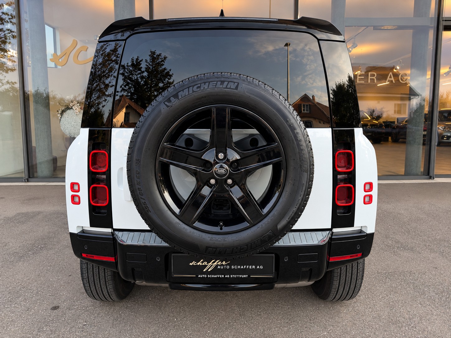 LAND ROVER Defender 90 3.0D I6 200 SE AT8-image-7