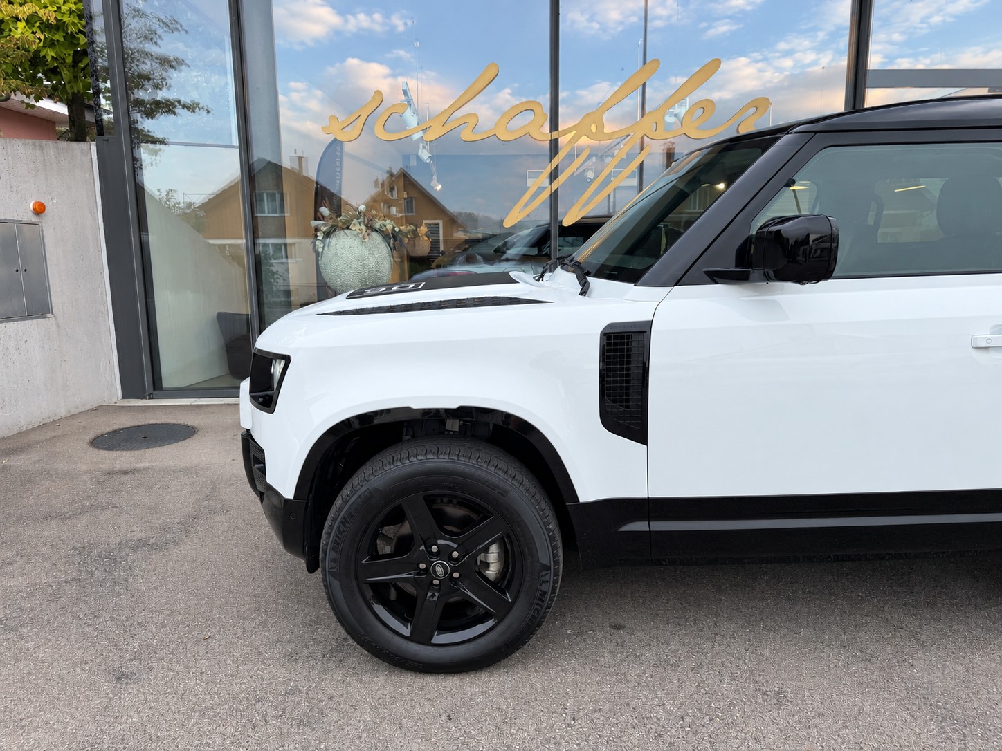 LAND ROVER Defender 90 3.0D I6 200 SE AT8-image-5