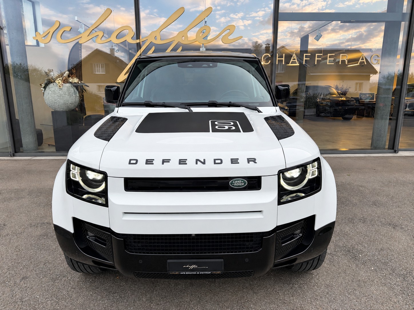LAND ROVER Defender 90 3.0D I6 200 SE AT8-image-3