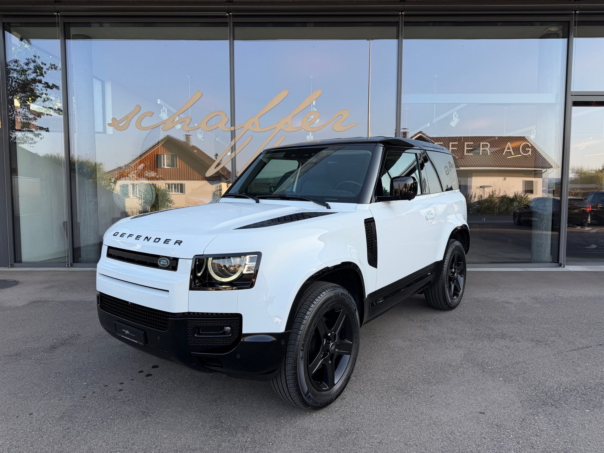 LAND ROVER Defender 90 3.0D I6 200 SE AT8
