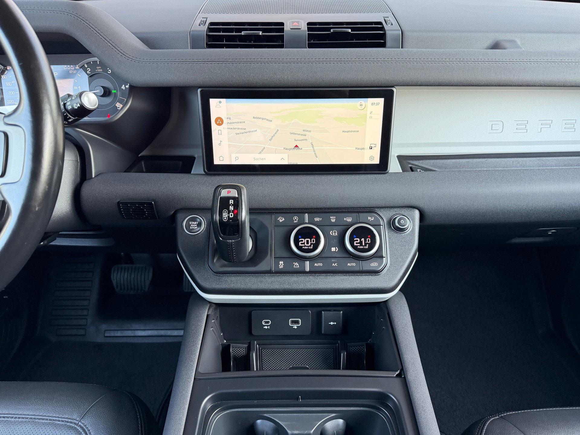 LAND ROVER Defender 90 3.0D I6 200 SE AT8-image-27