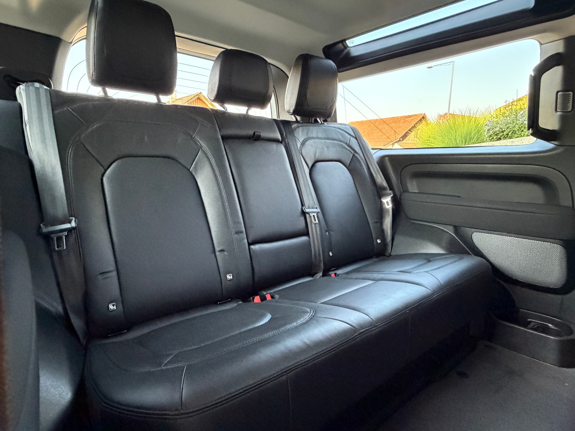 LAND ROVER Defender 90 3.0D I6 200 SE AT8-image-19