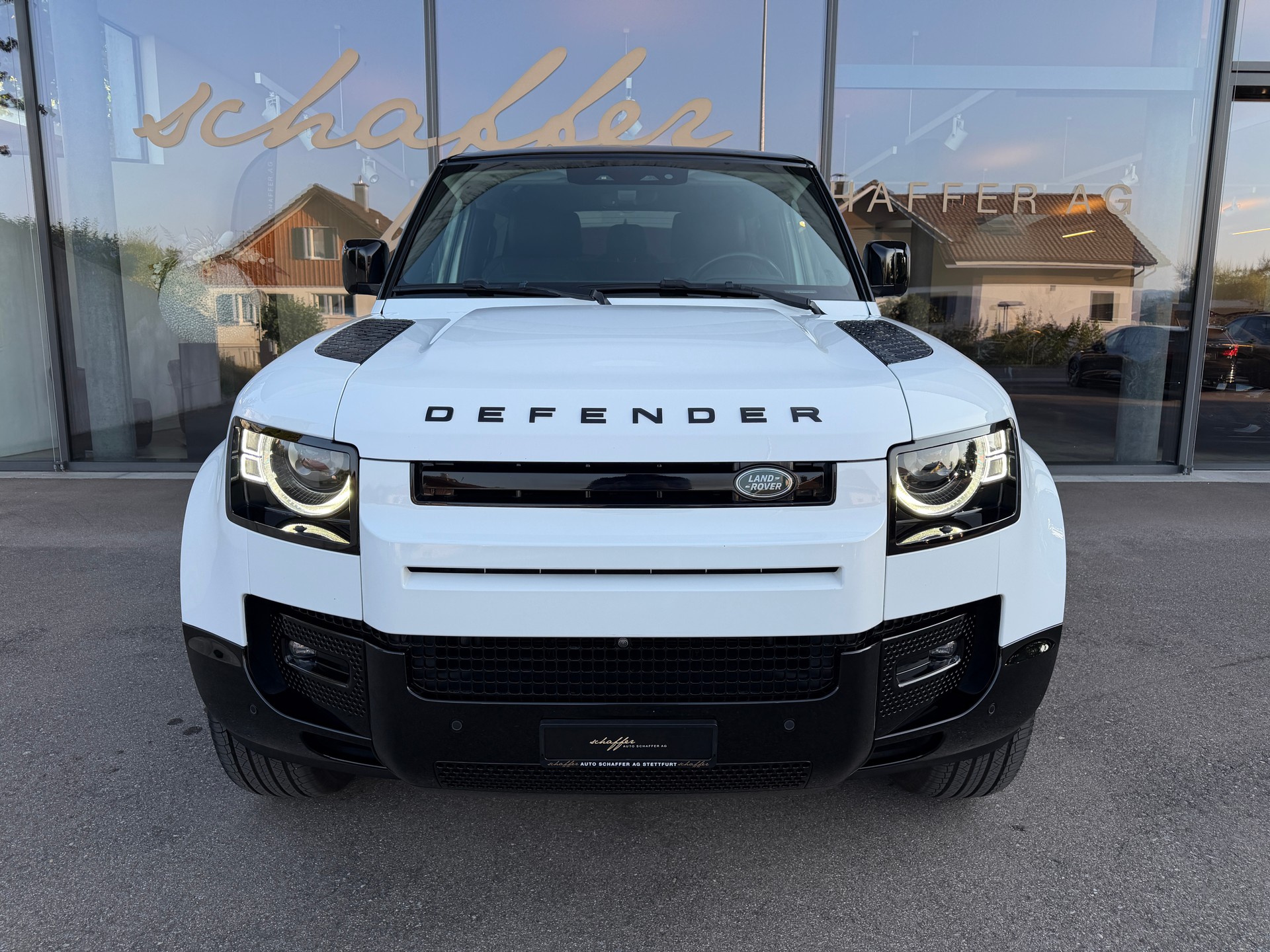 LAND ROVER Defender 90 3.0D I6 200 SE AT8-showroom-element-2