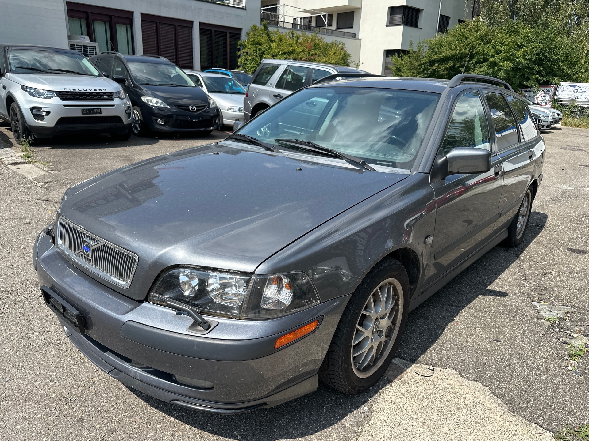 VOLVO V40 T4-image-2