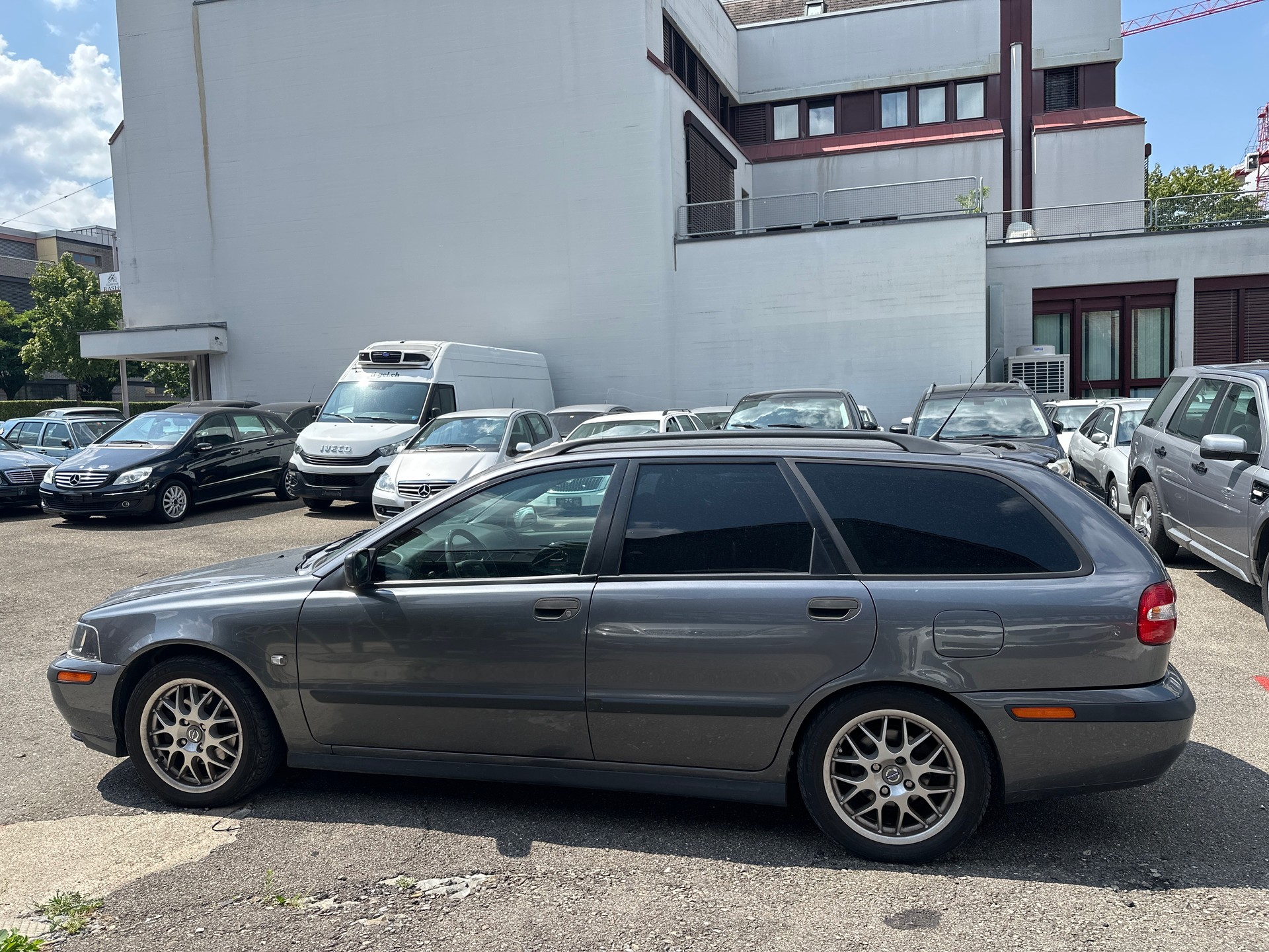 VOLVO V40 T4-image-3