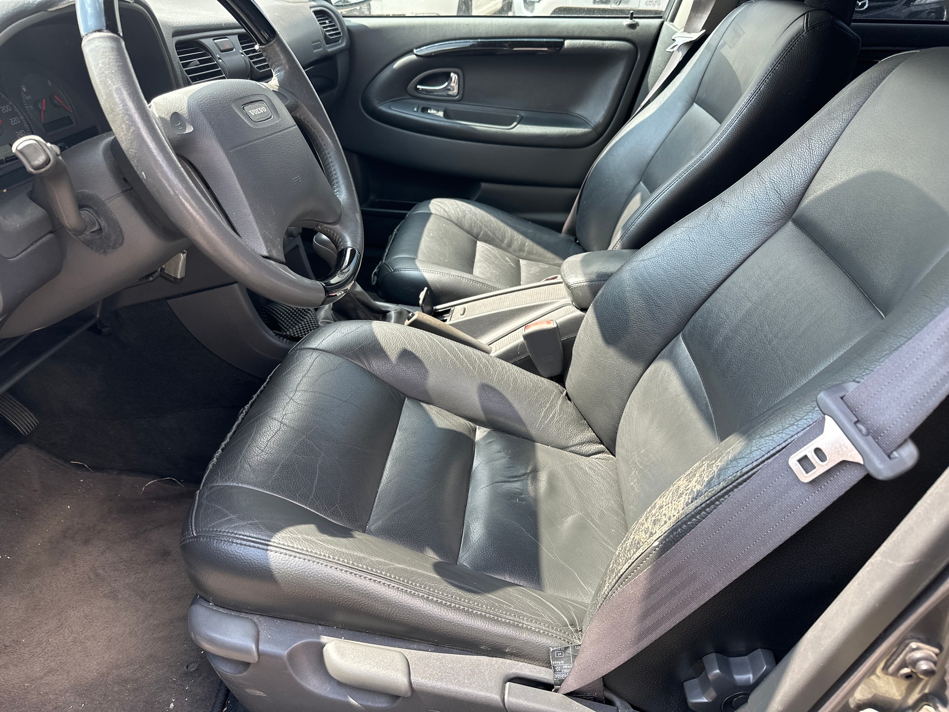 VOLVO V40 T4-image-7