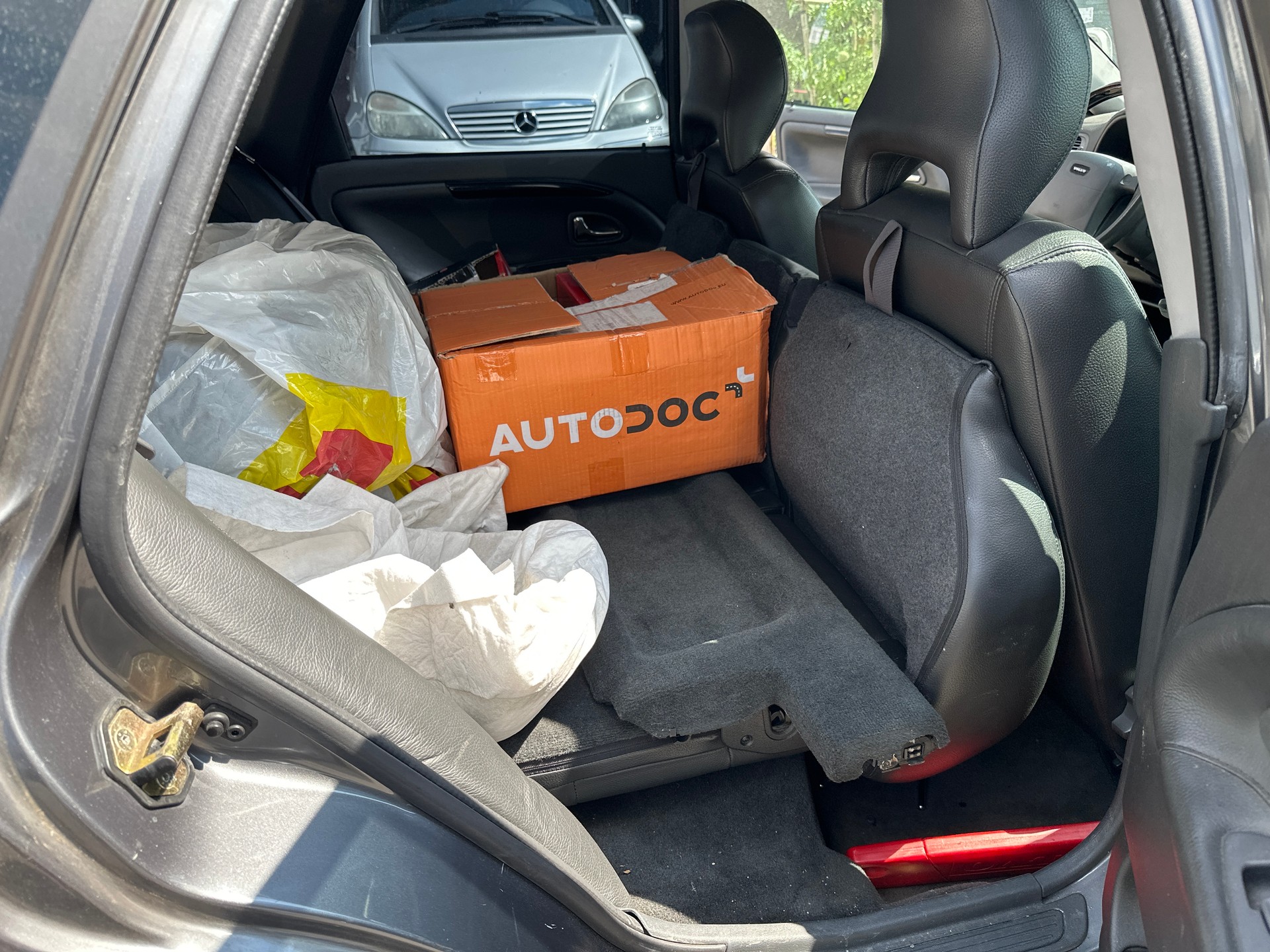 VOLVO V40 T4-image-10