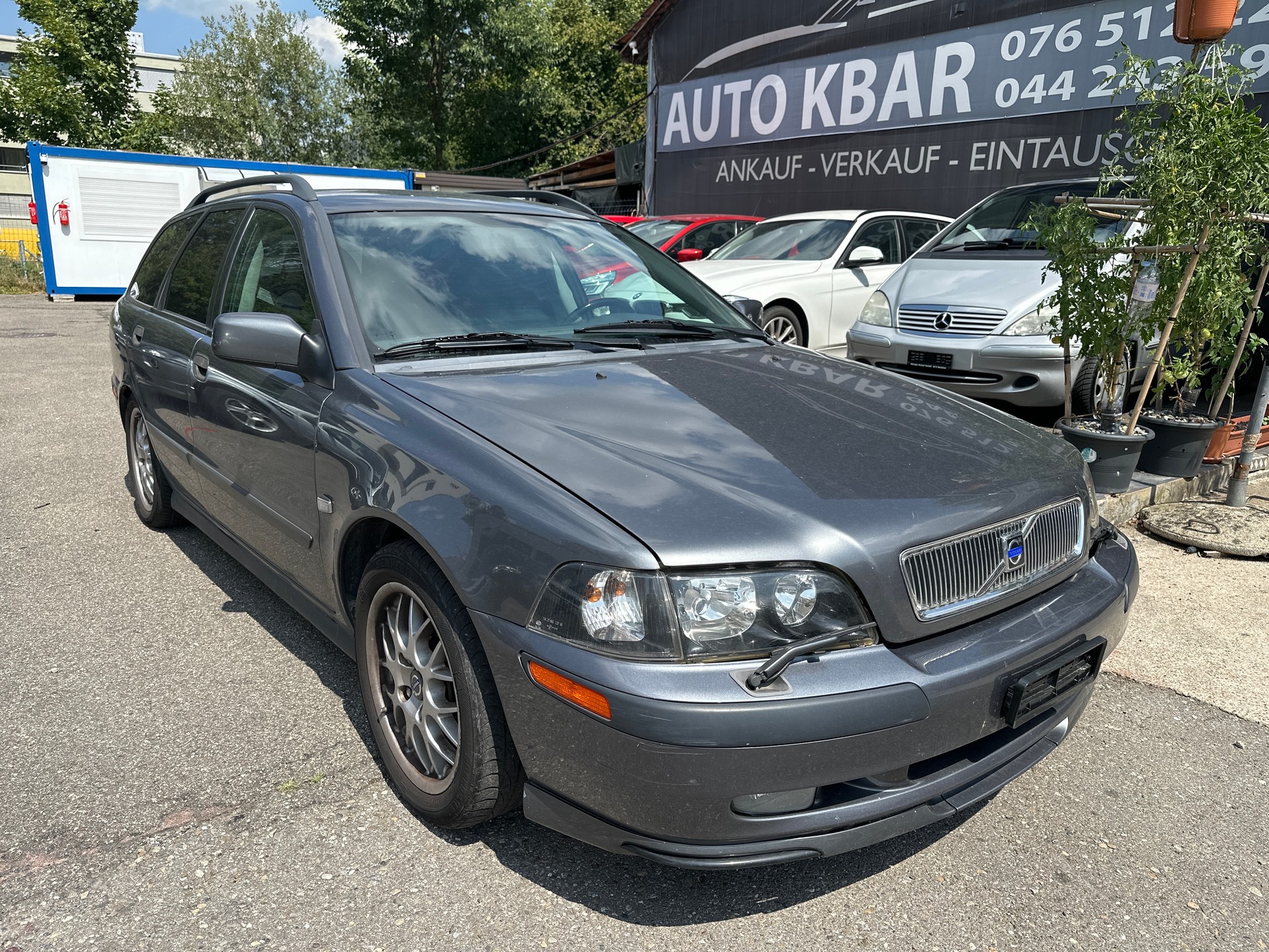 VOLVO V40 T4