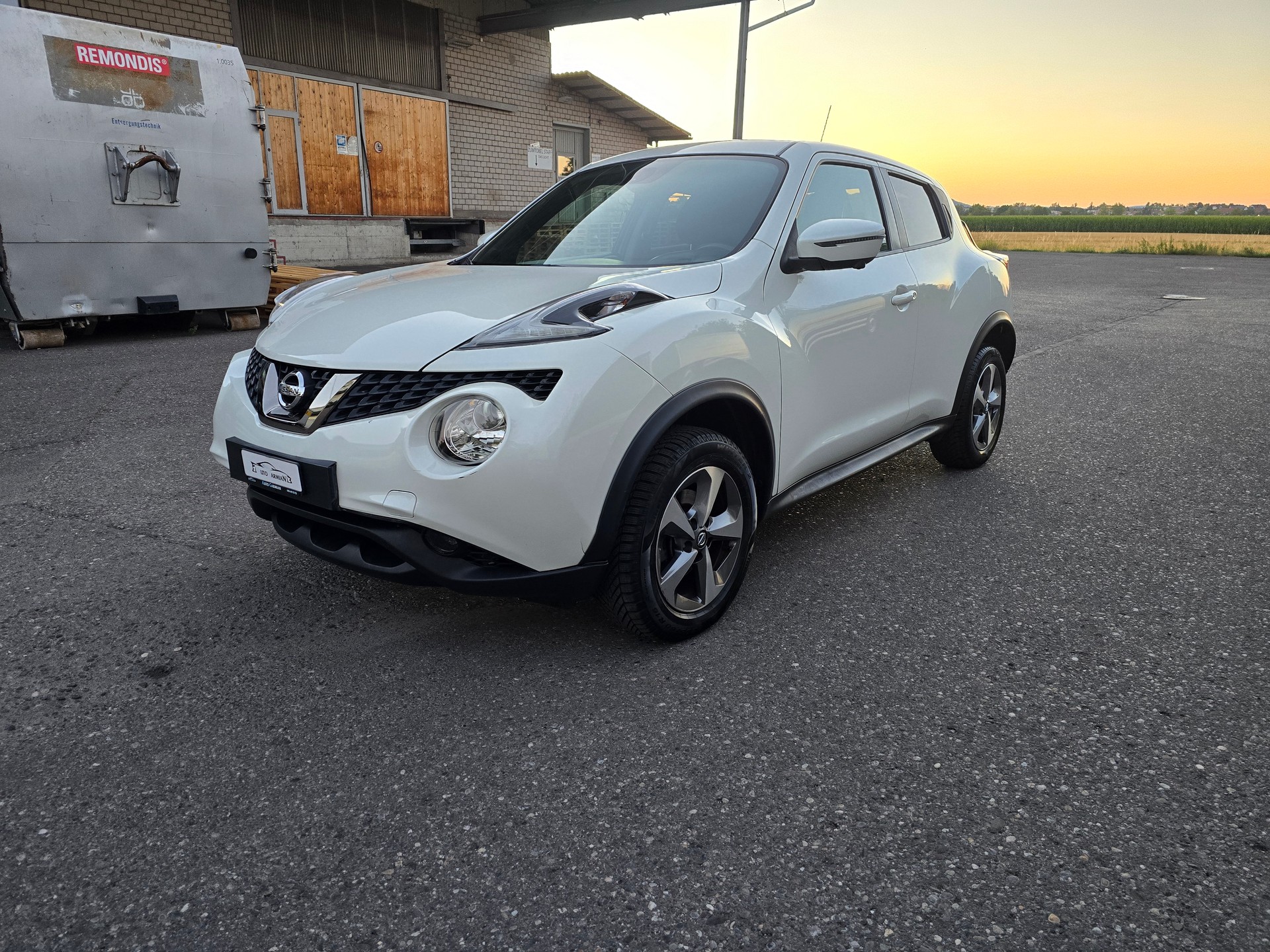 NISSAN Juke 1.6 N-Connecta Xtronic M-CVT-showroom-element-1