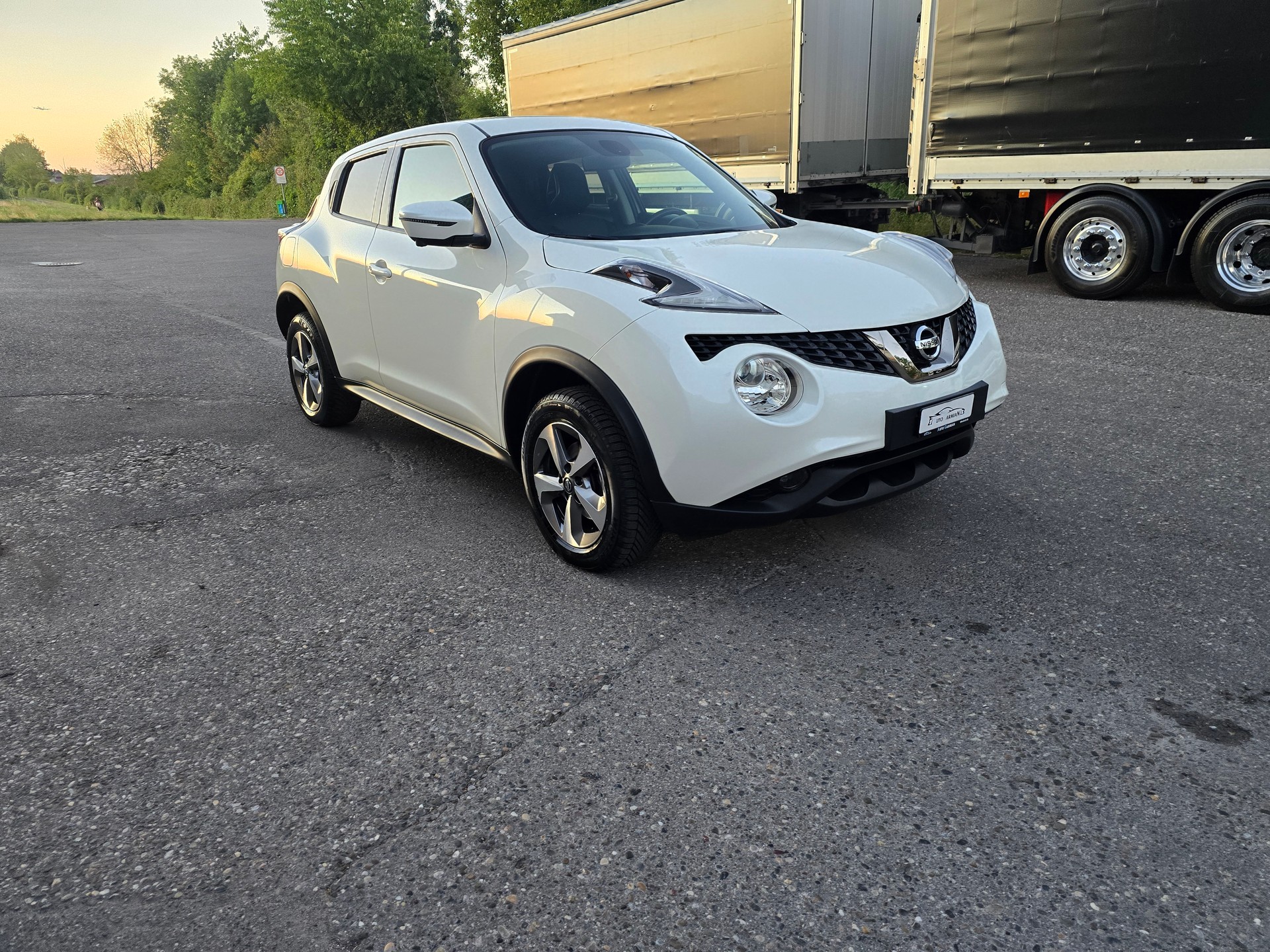 NISSAN Juke 1.6 N-Connecta Xtronic M-CVT-showroom-element-2