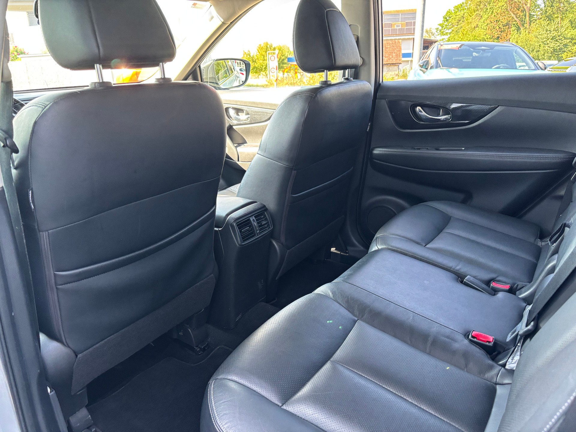 NISSAN X-Trail 2.0dCi tekna 4x4-image-7