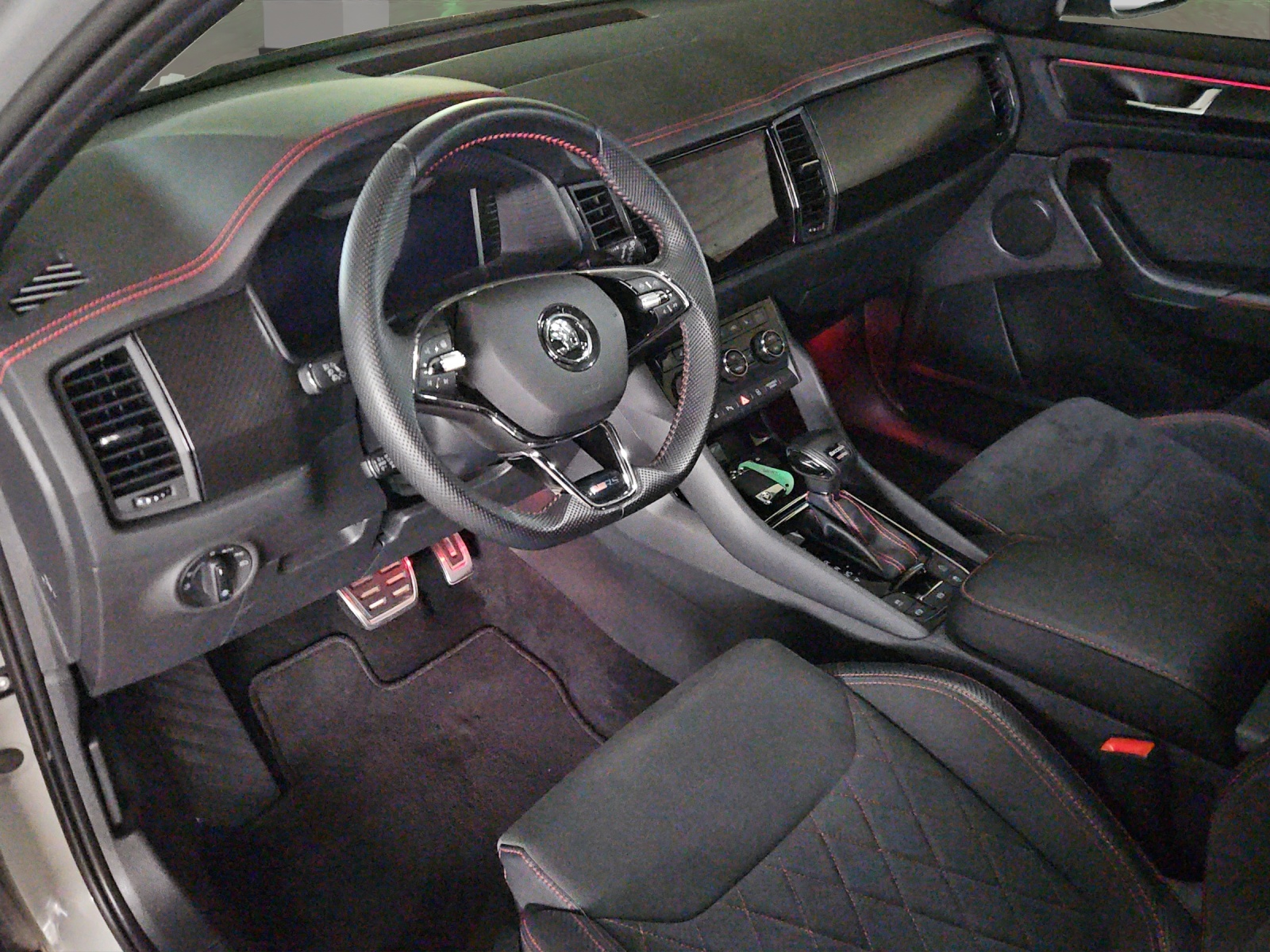 SKODA Kodiaq 2.0 TSI 4x4 RS-image-6