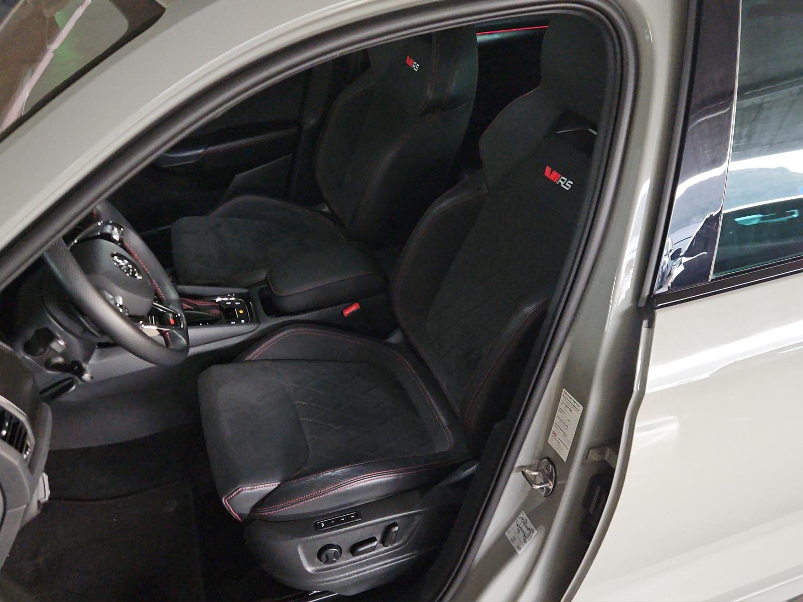SKODA Kodiaq 2.0 TSI 4x4 RS-image-8