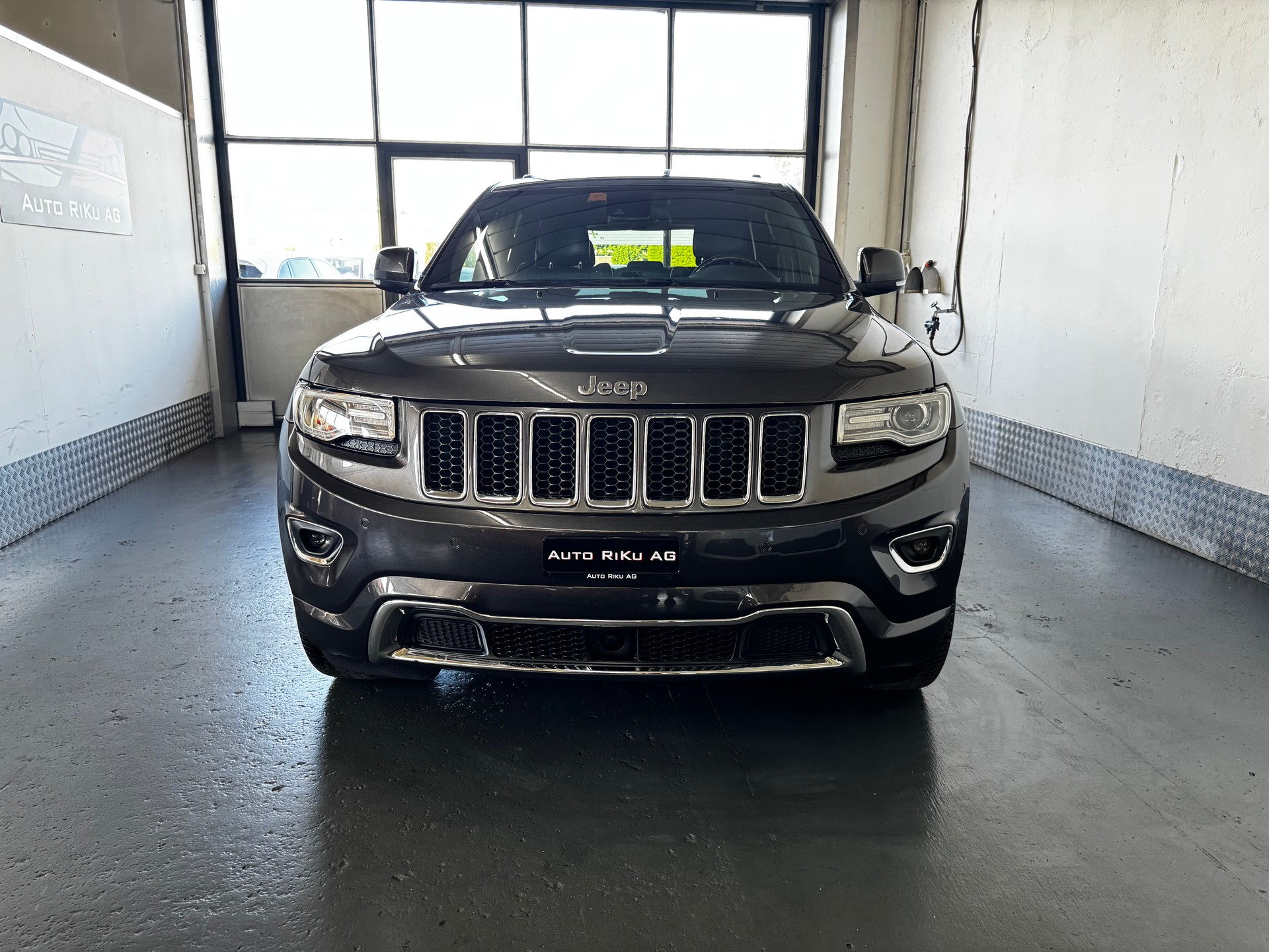 JEEP Grand Cherokee 3.0 CRD Overland Automatic-showroom-element-3