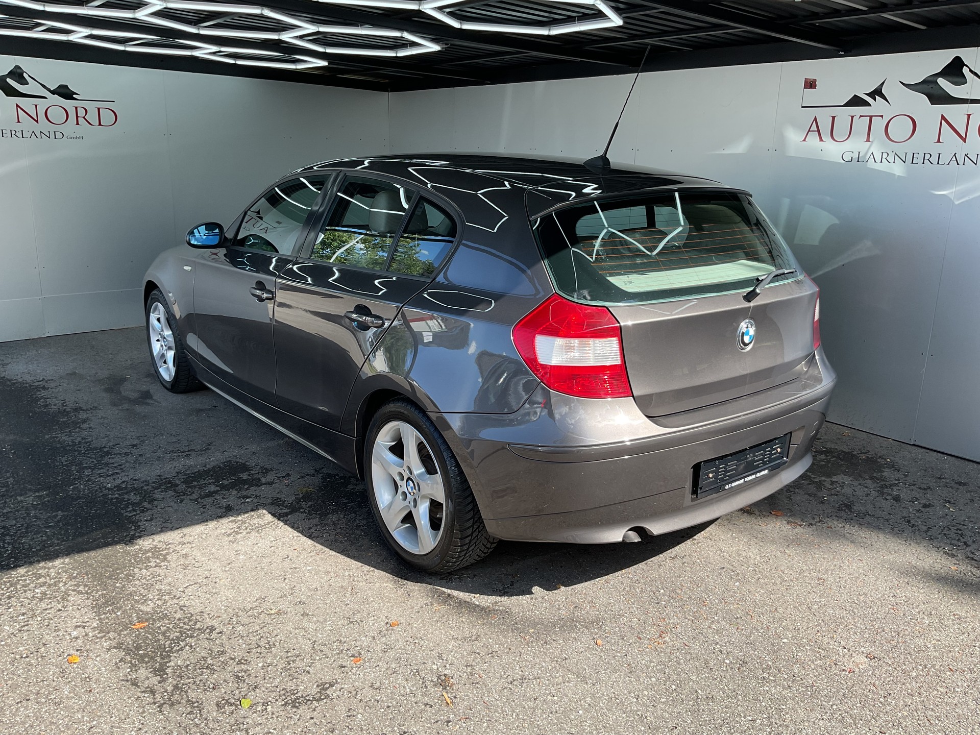 BMW 118d-showroom-element-3
