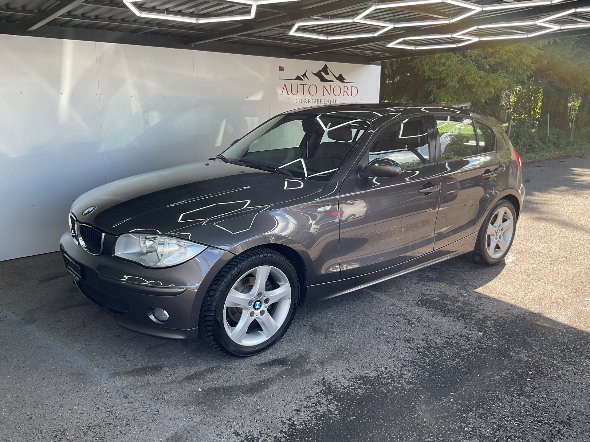 BMW 118d-showroom-element-2