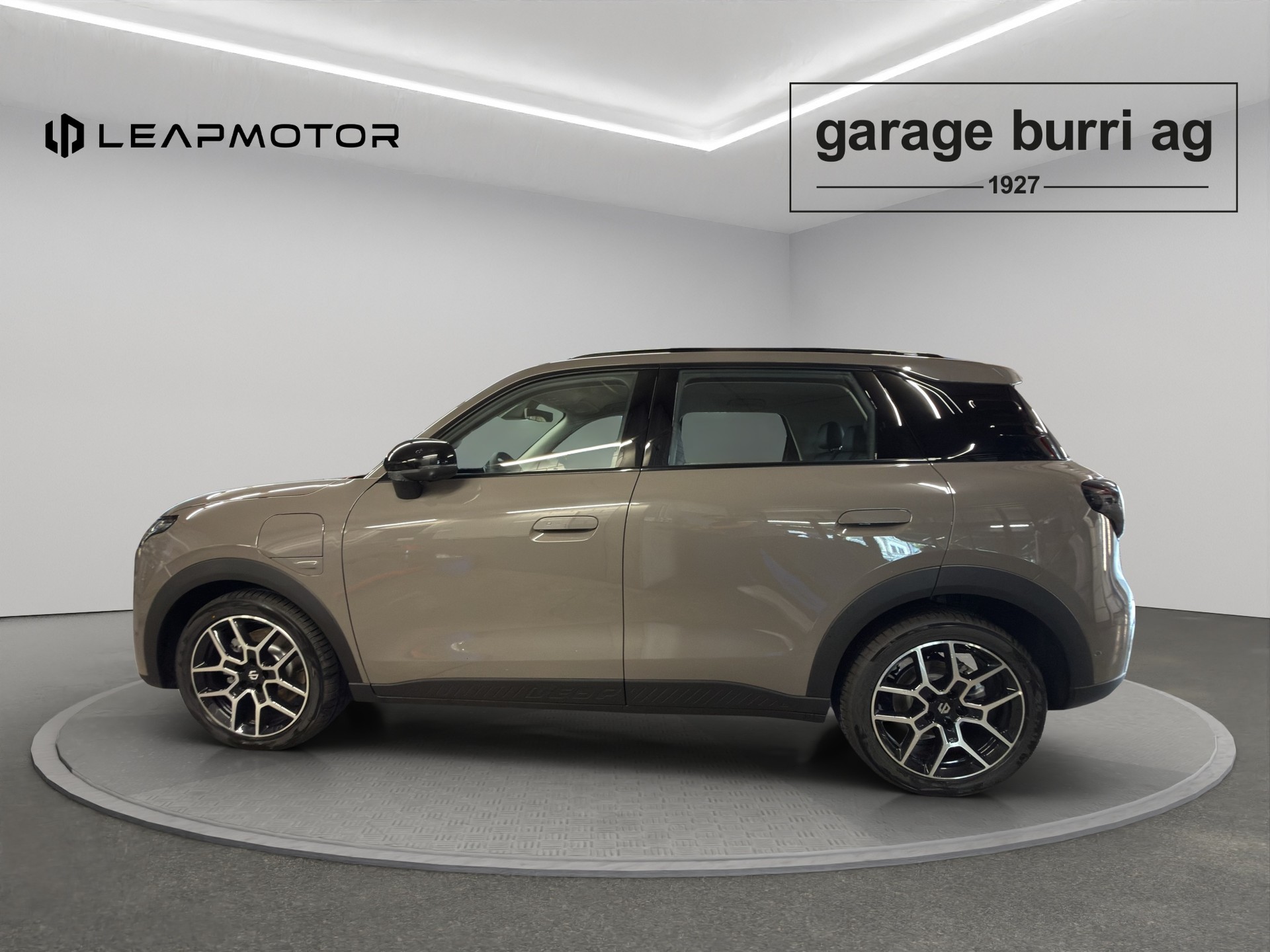 LEAPMOTOR B03X EV-showroom-element-2