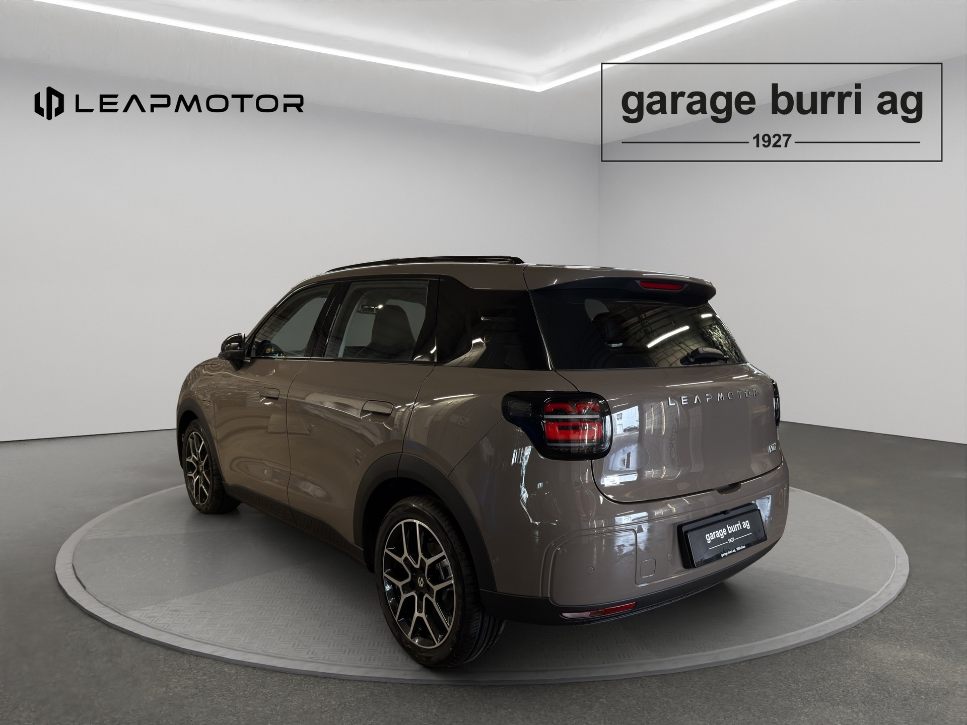 LEAPMOTOR B03X EV-showroom-element-1