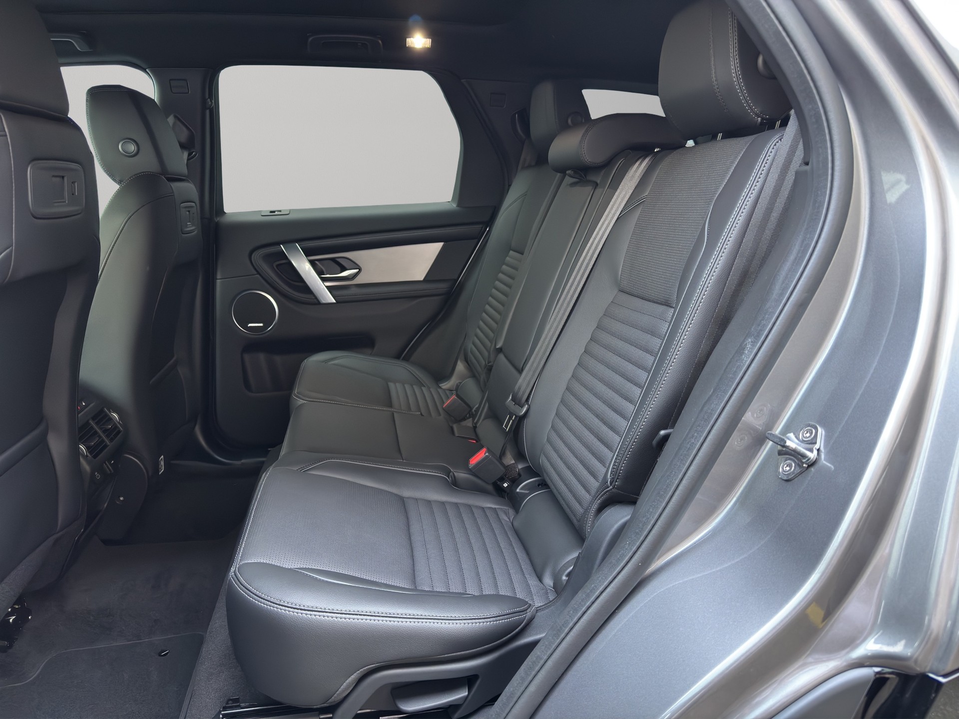 LAND ROVER Discovery Sport 1.5 T 270e Landmark-image-15