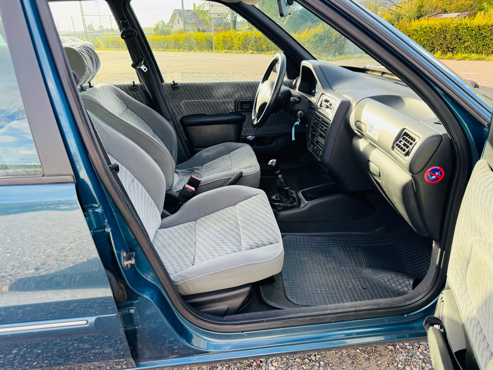 PEUGEOT 106 1.6 Suisse-image-8