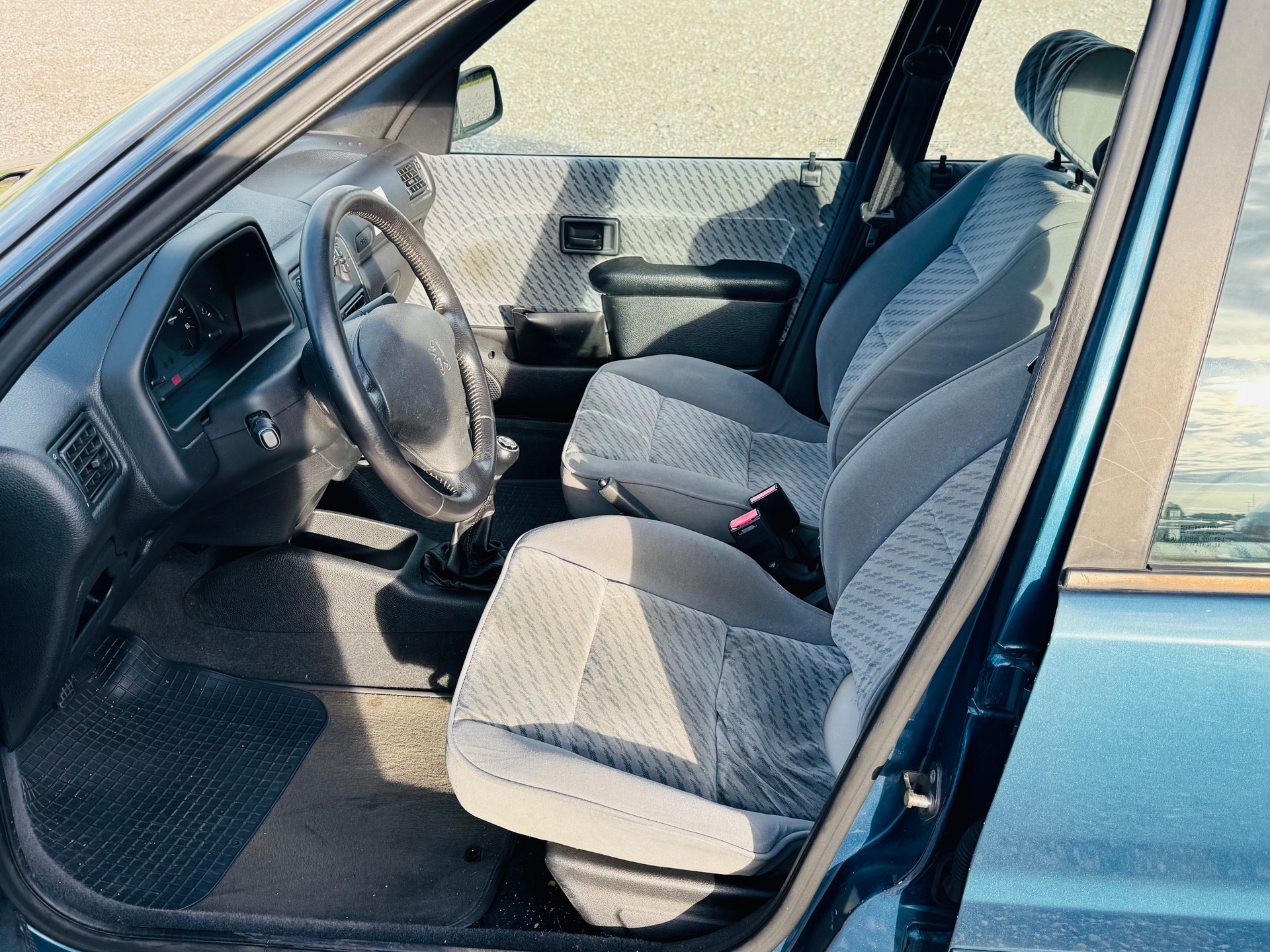 PEUGEOT 106 1.6 Suisse-image-7