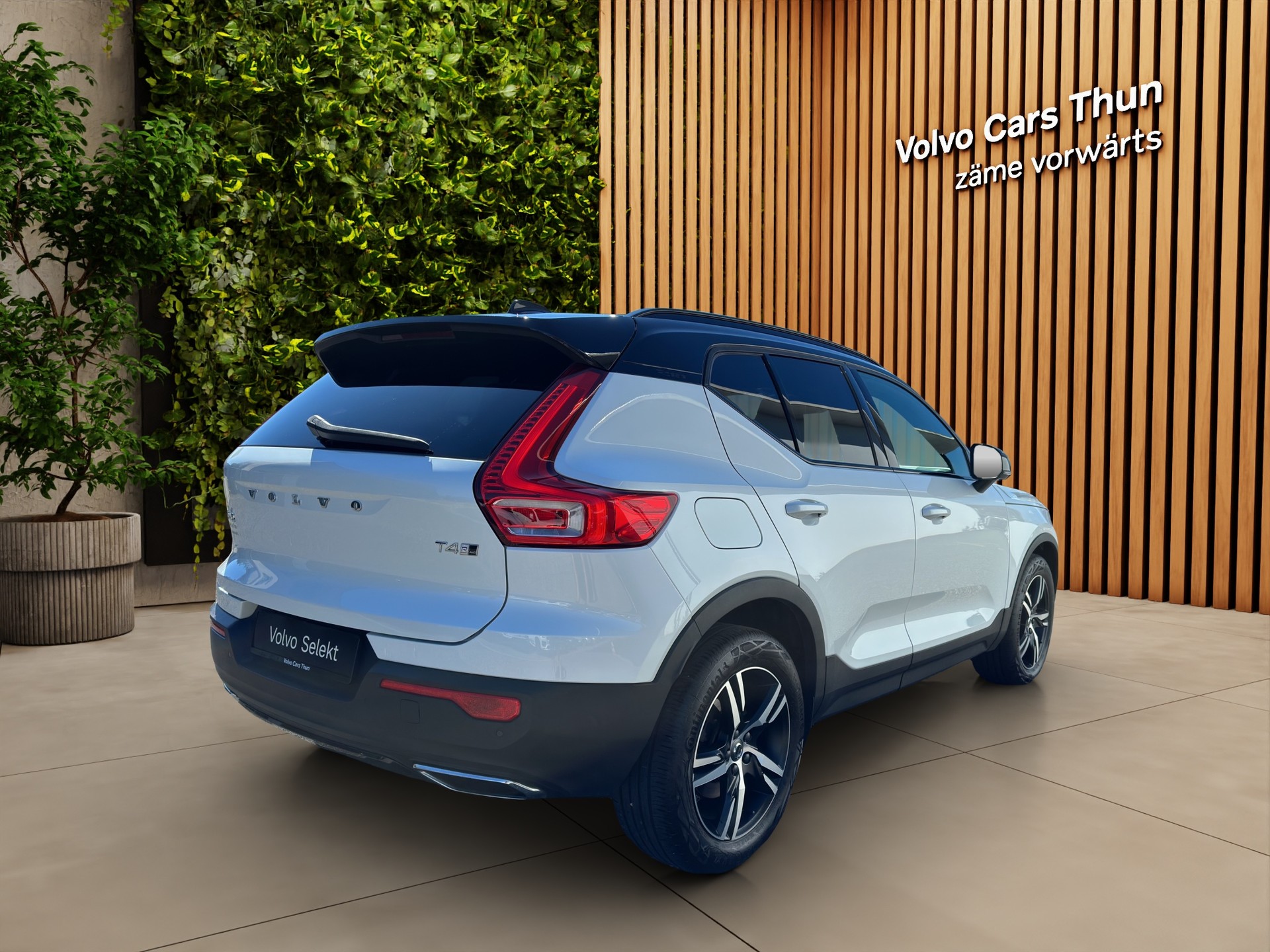 VOLVO XC40 2.0 T4 R-Design AWD-image-5
