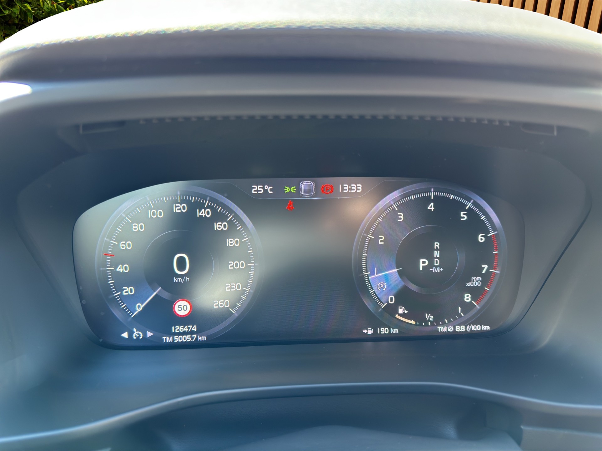 VOLVO XC40 2.0 T4 R-Design AWD-image-11