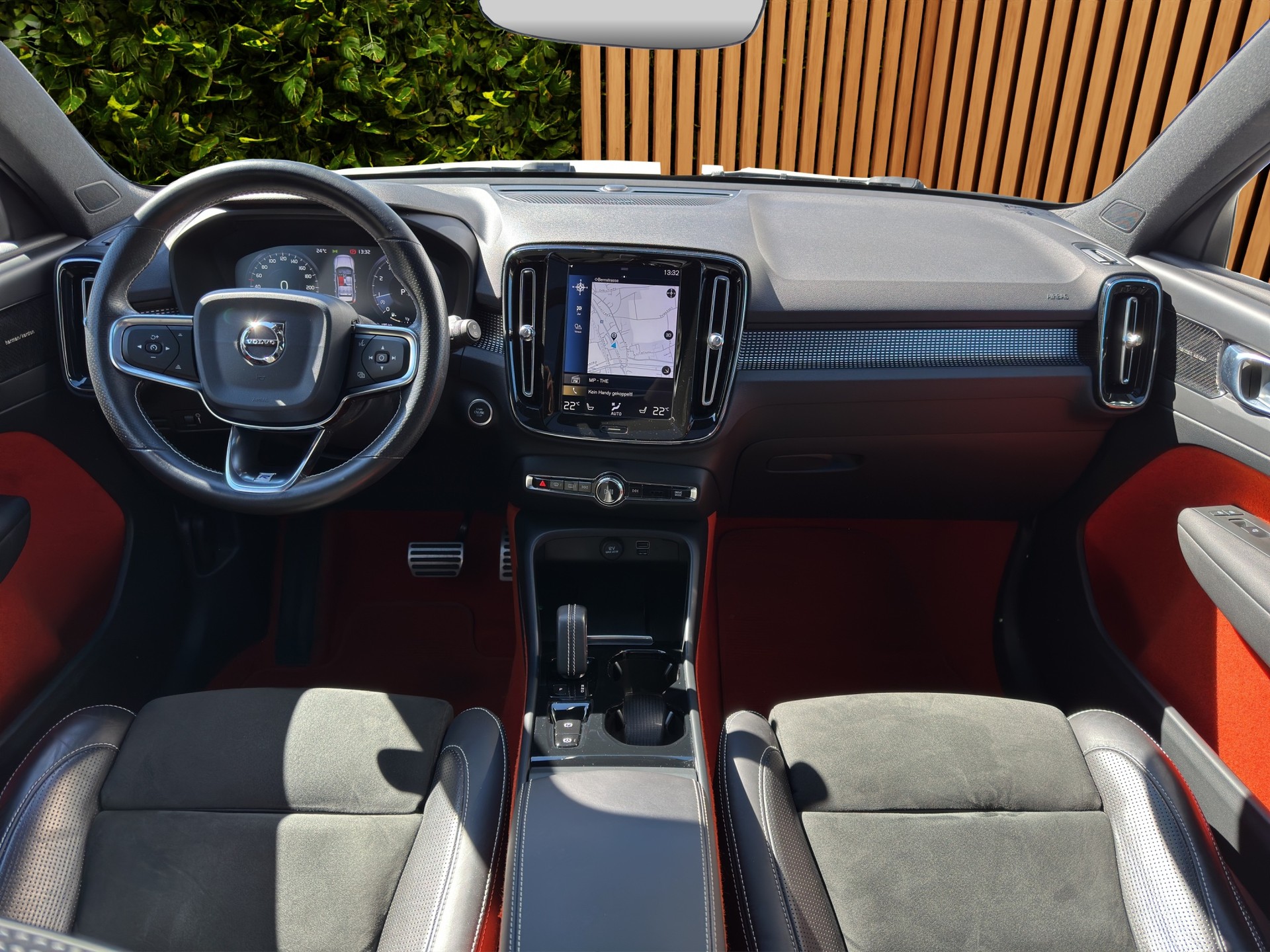 VOLVO XC40 2.0 T4 R-Design AWD-image-8