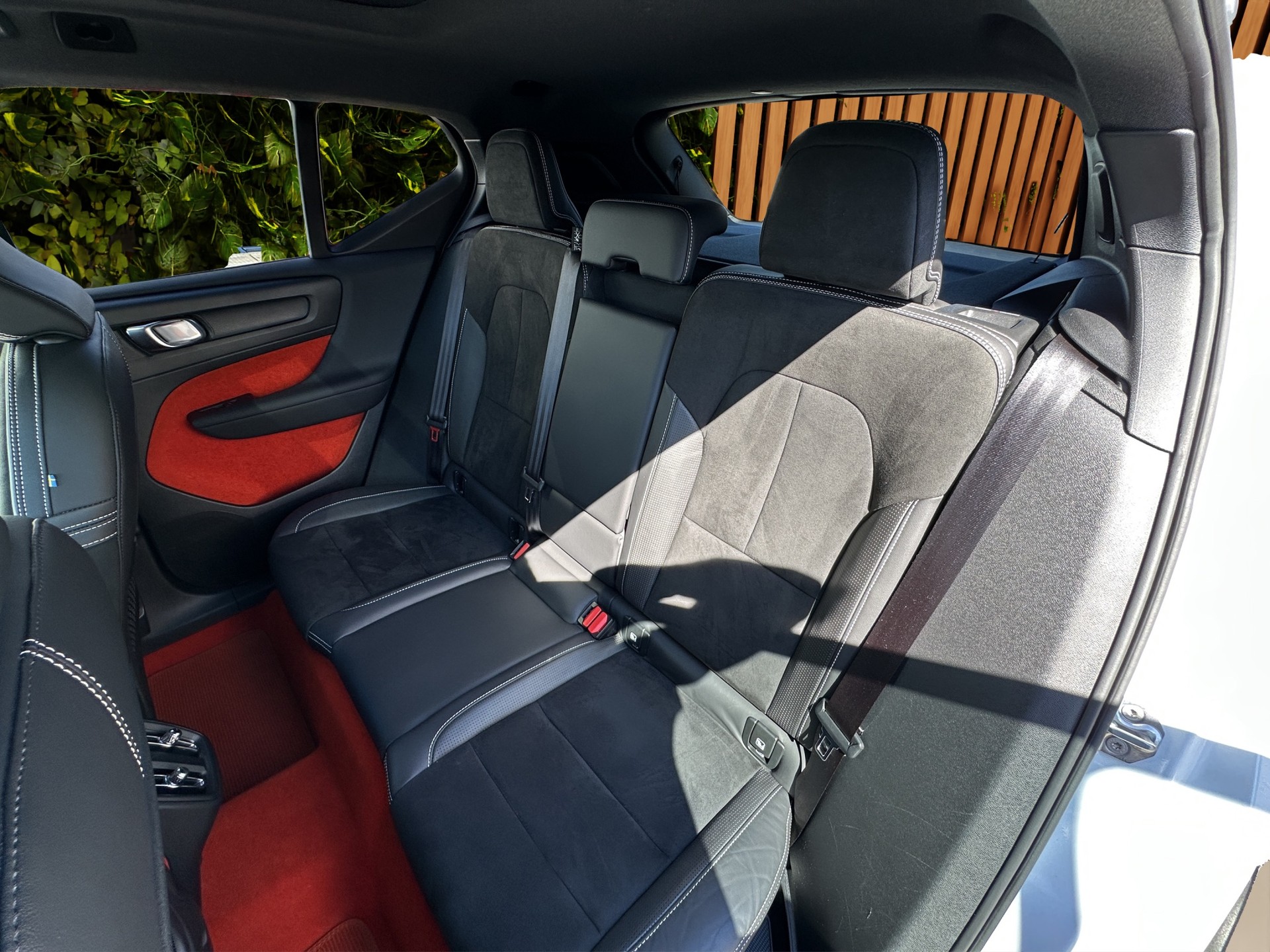 VOLVO XC40 2.0 T4 R-Design AWD-image-13
