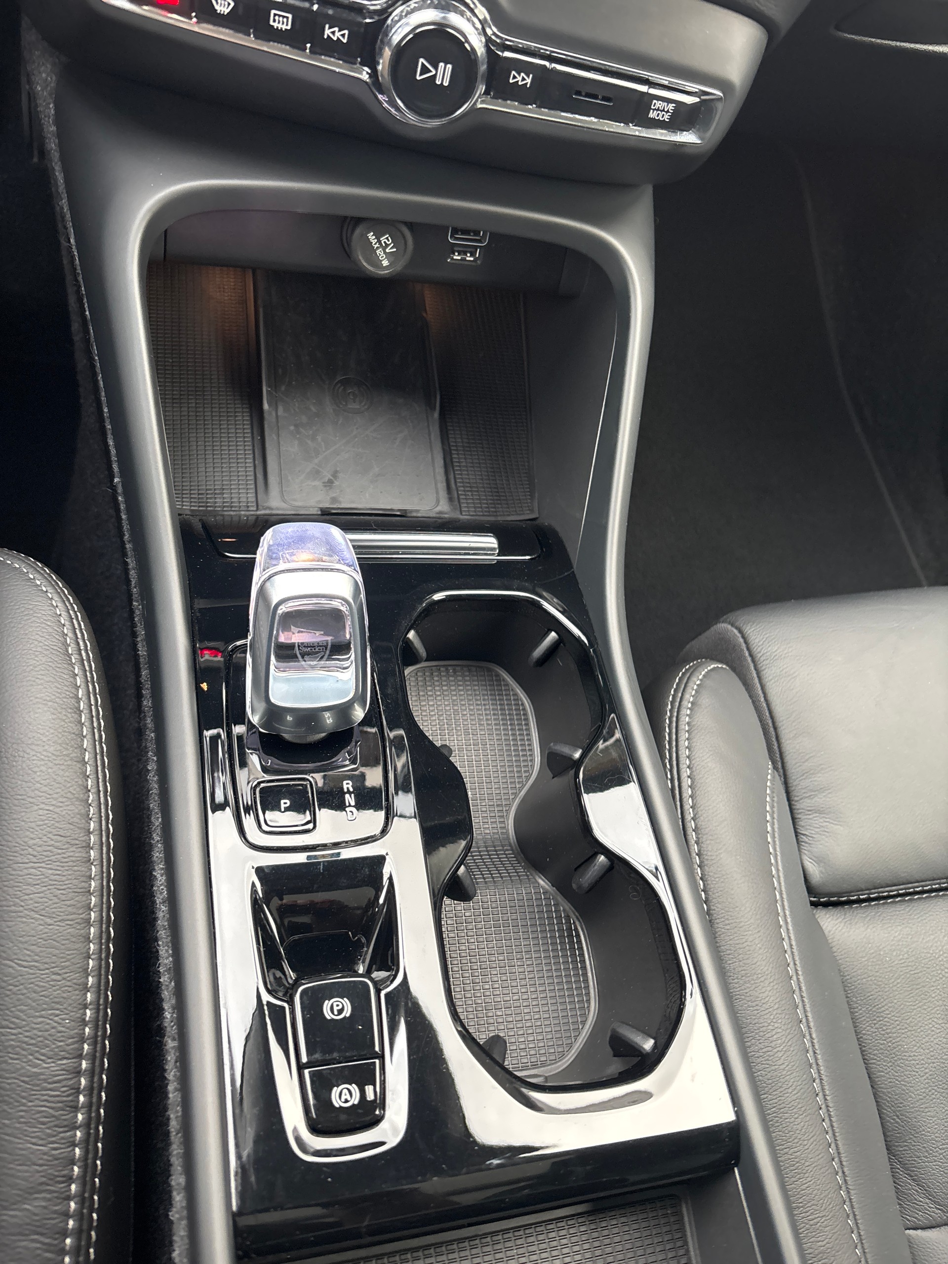VOLVO XC40 T5 PHEV Ultimate Bright DCT-image-14