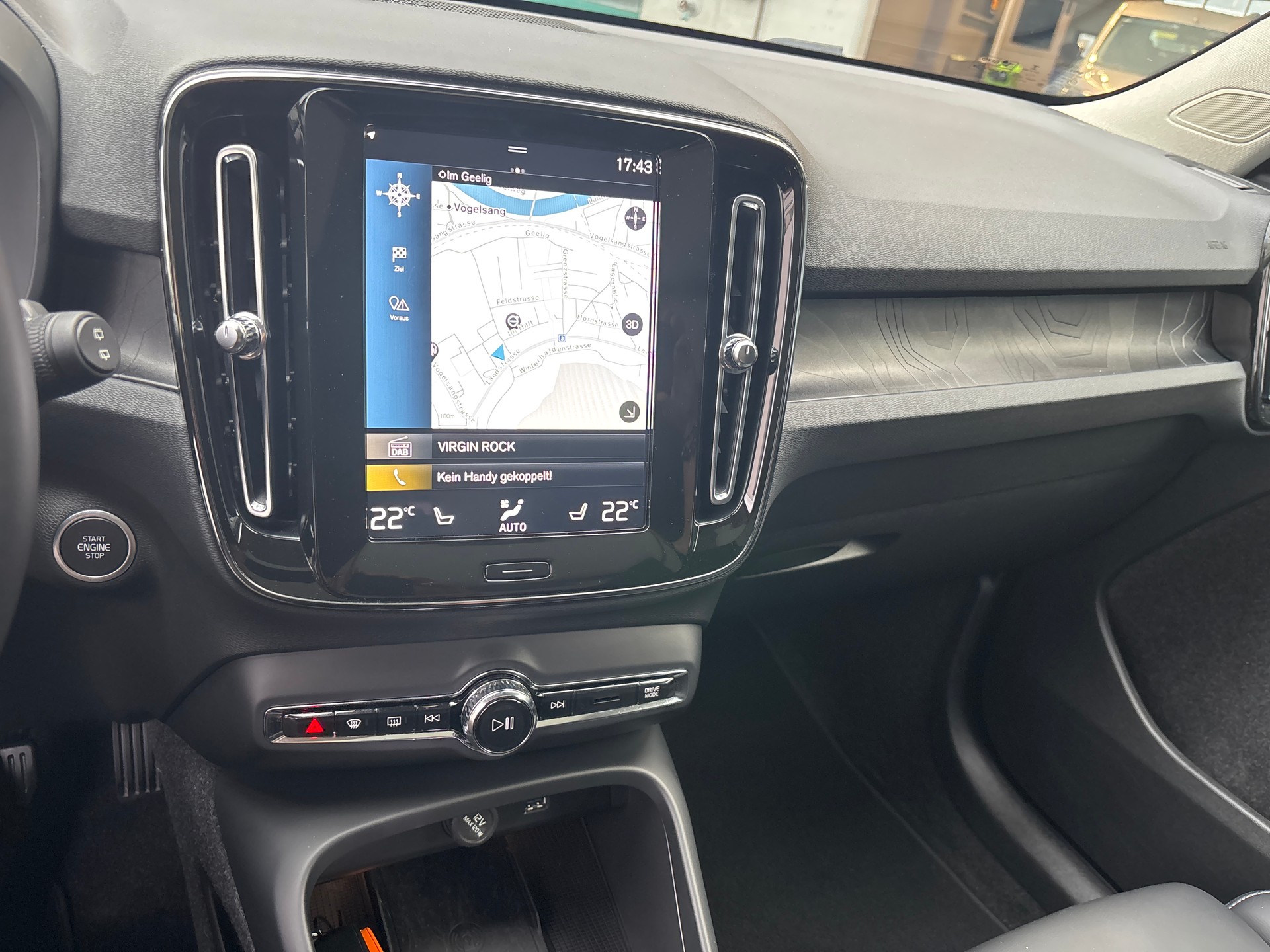 VOLVO XC40 T5 PHEV Ultimate Bright DCT-image-12