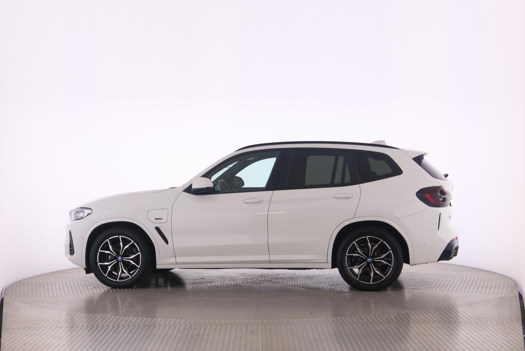 BMW X3 30e xDrive-showroom-element-3