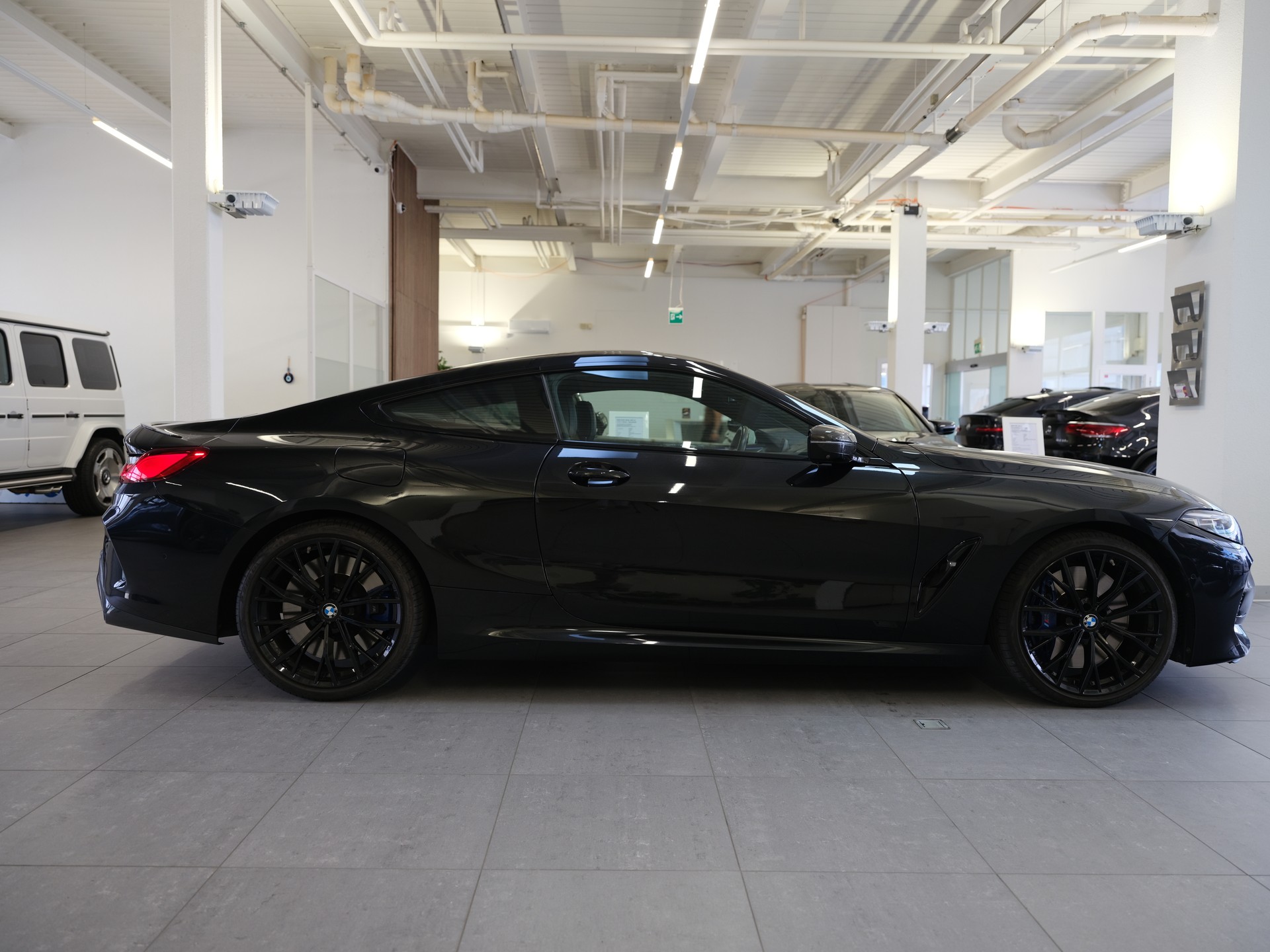 BMW M850i xDrive Steptronic *BLACK-SAPPHIRE*-image-9