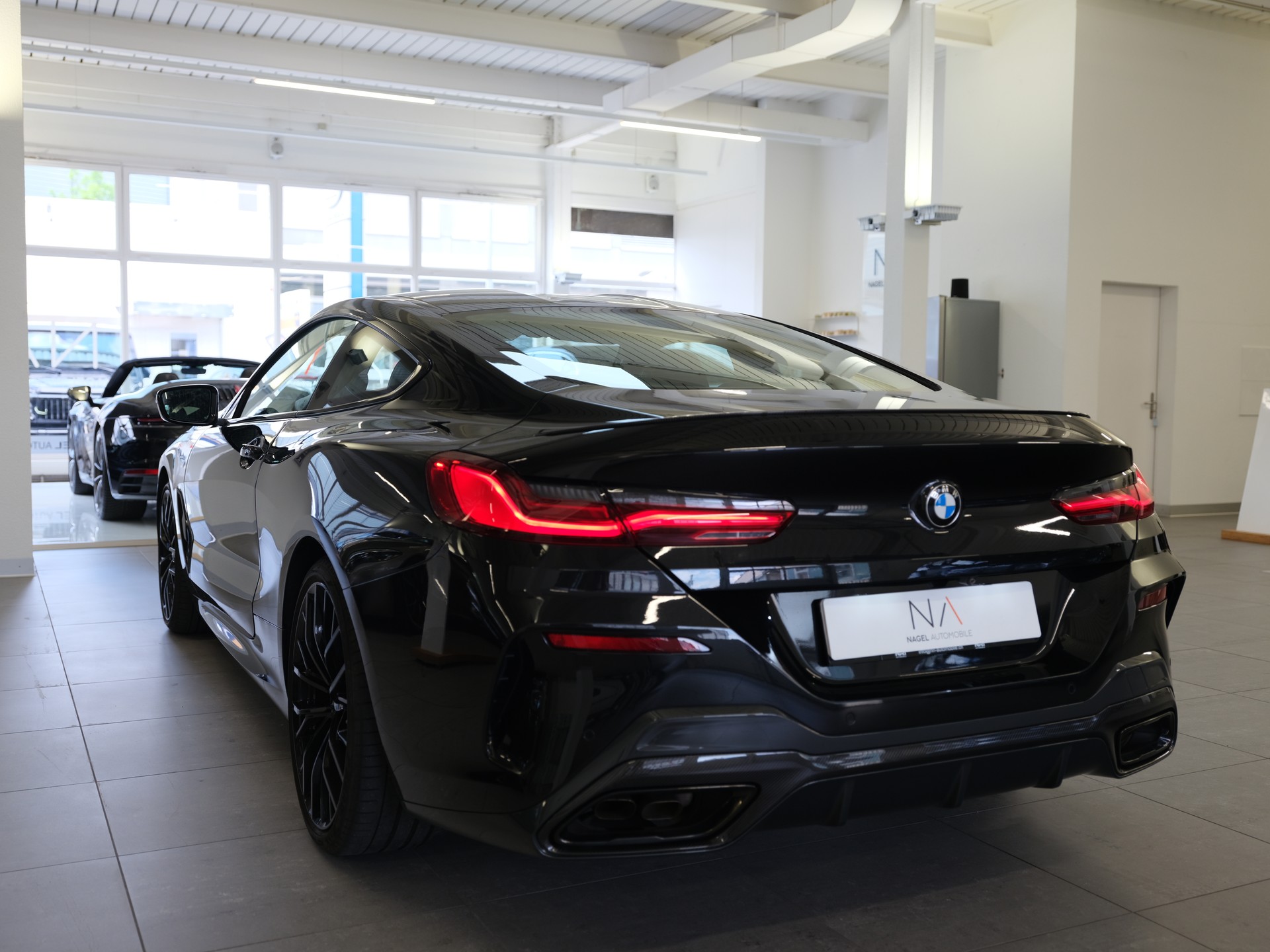 BMW M850i xDrive Steptronic *BLACK-SAPPHIRE*-image-4