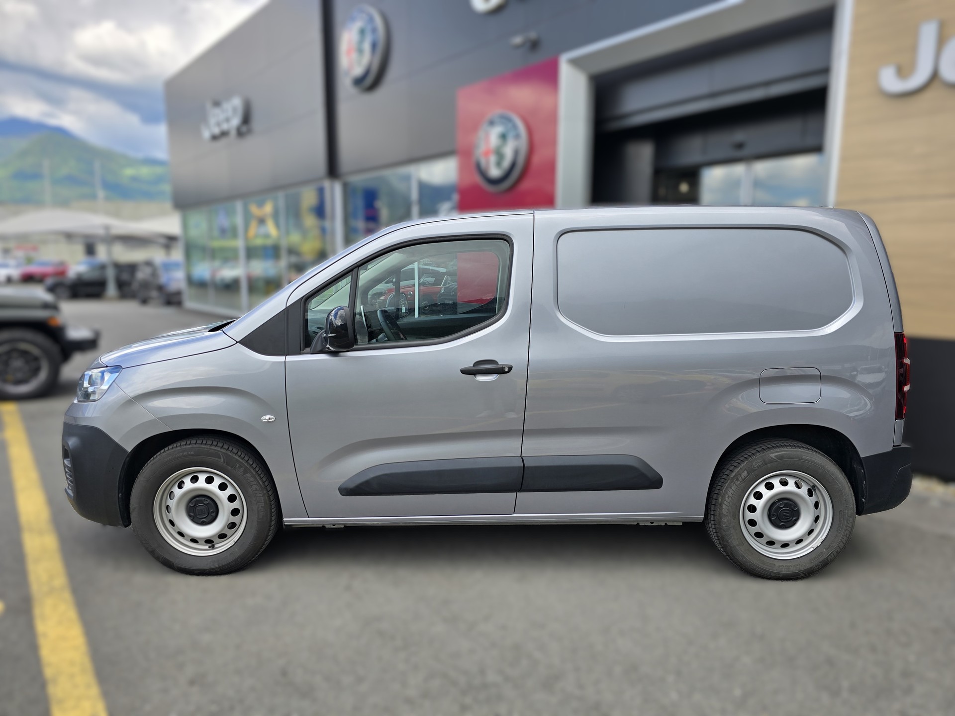 FIAT E-Doblo L1 50kWh 800kg Launch Edition-showroom-element-2