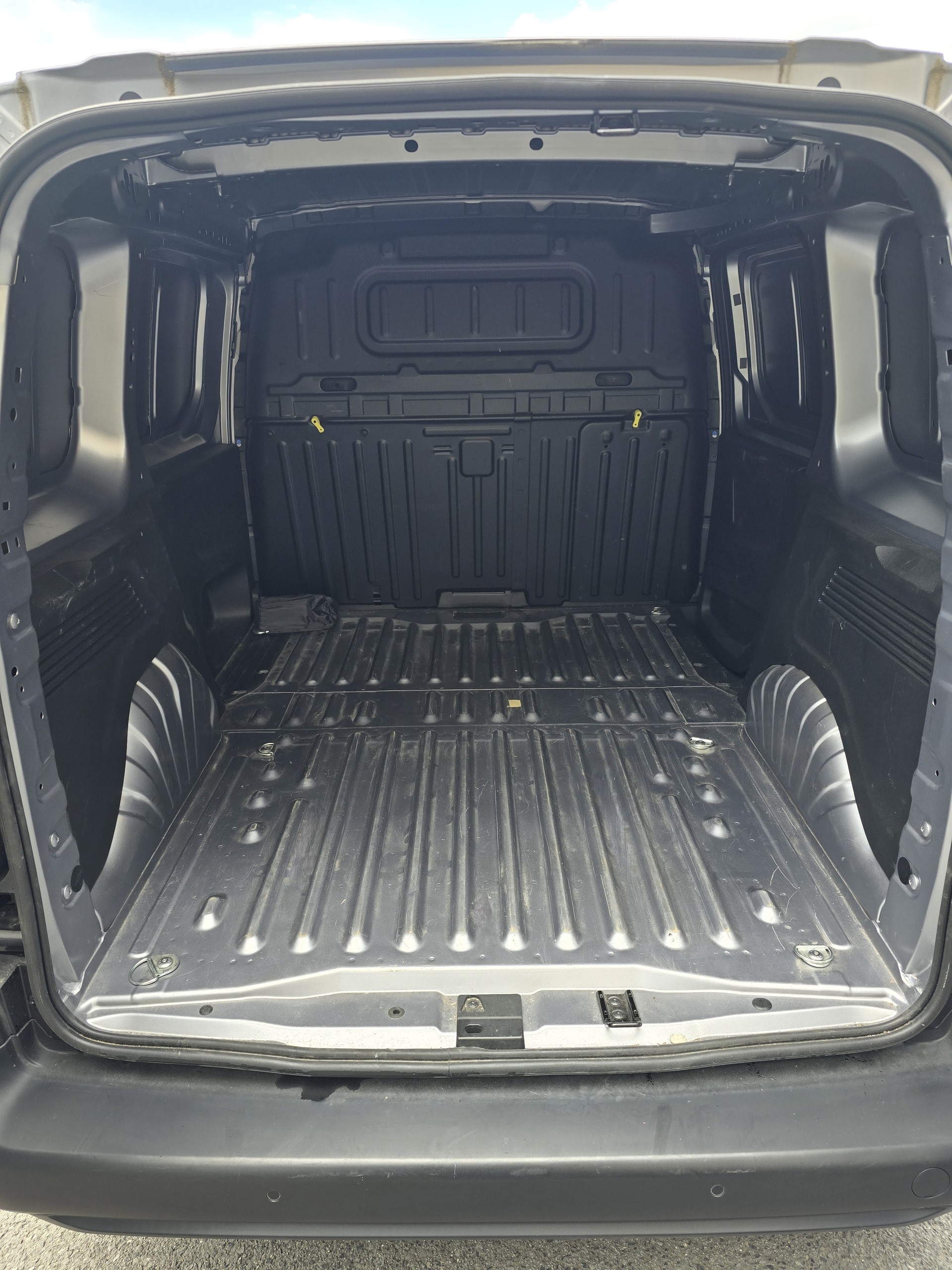 FIAT E-Doblo L1 50kWh 800kg Launch Edition-image-16