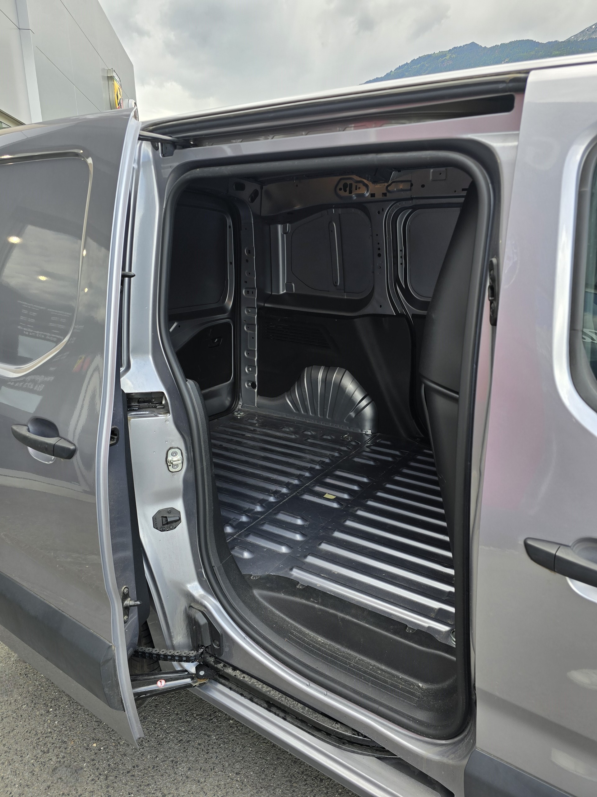 FIAT E-Doblo L1 50kWh 800kg Launch Edition-image-14