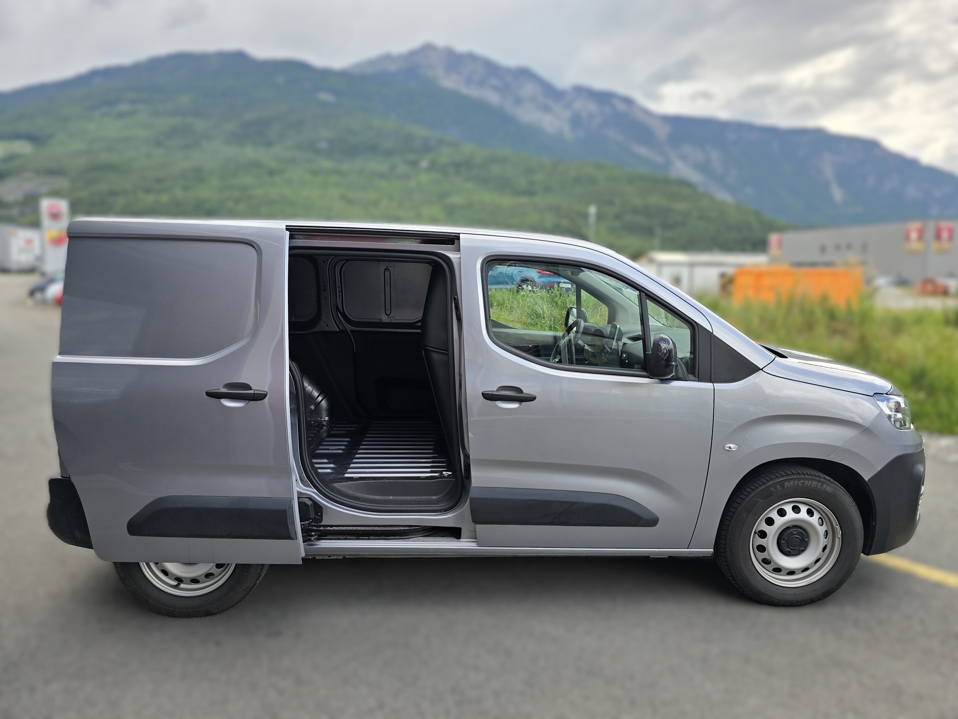 FIAT E-Doblo L1 50kWh 800kg Launch Edition-image-13