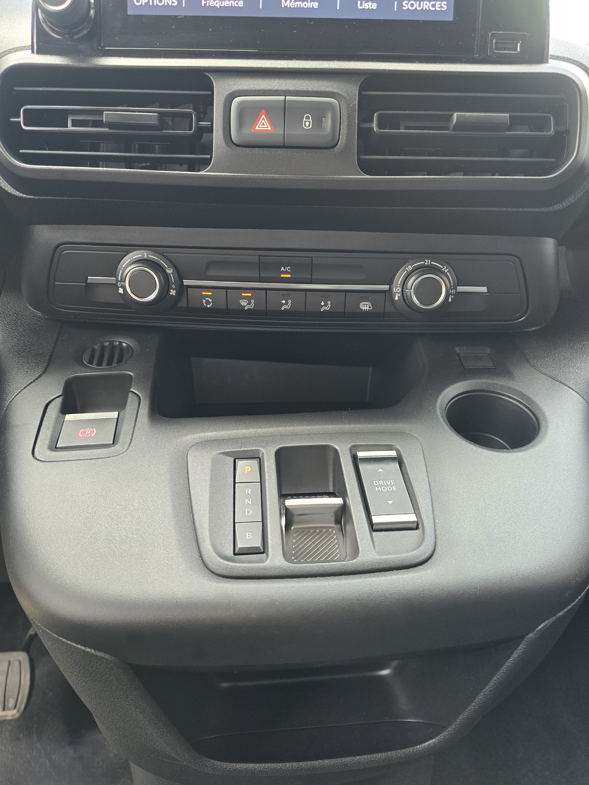 FIAT E-Doblo L1 50kWh 800kg Launch Edition-image-9