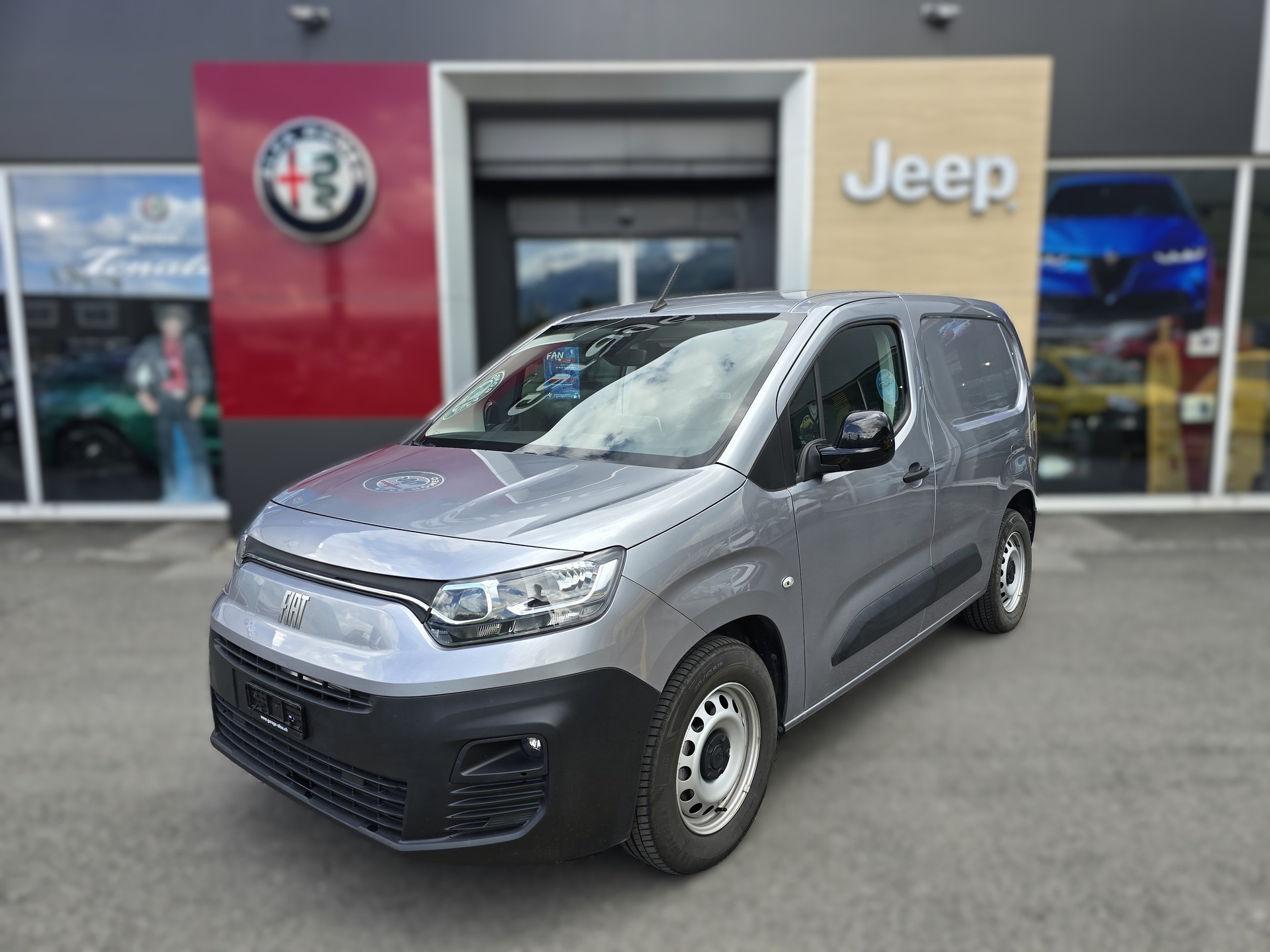 FIAT E-Doblo L1 50kWh 800kg Launch Edition-showroom-element-1