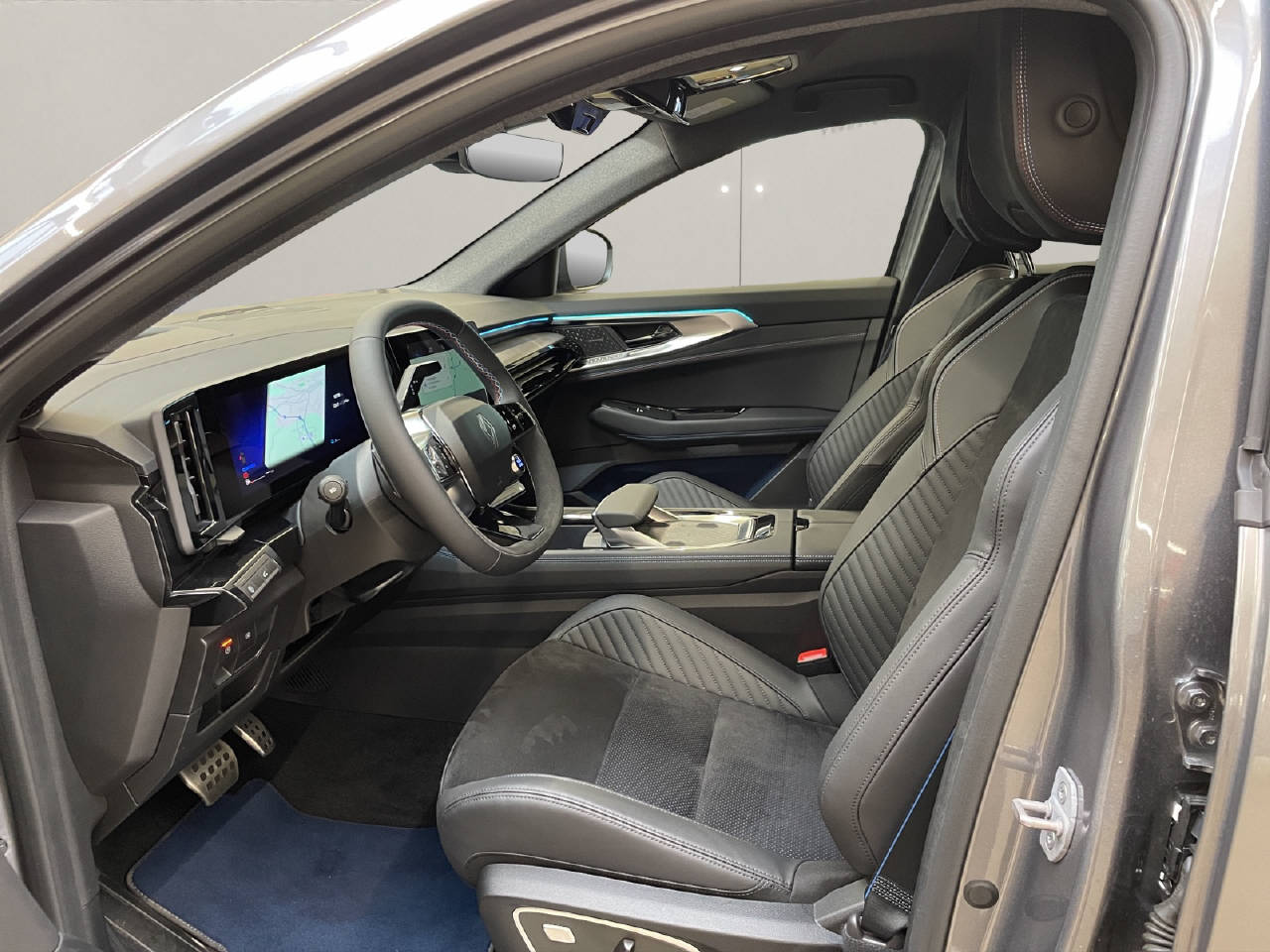 RENAULT Rafale esprit Alpine-showroom-element-3